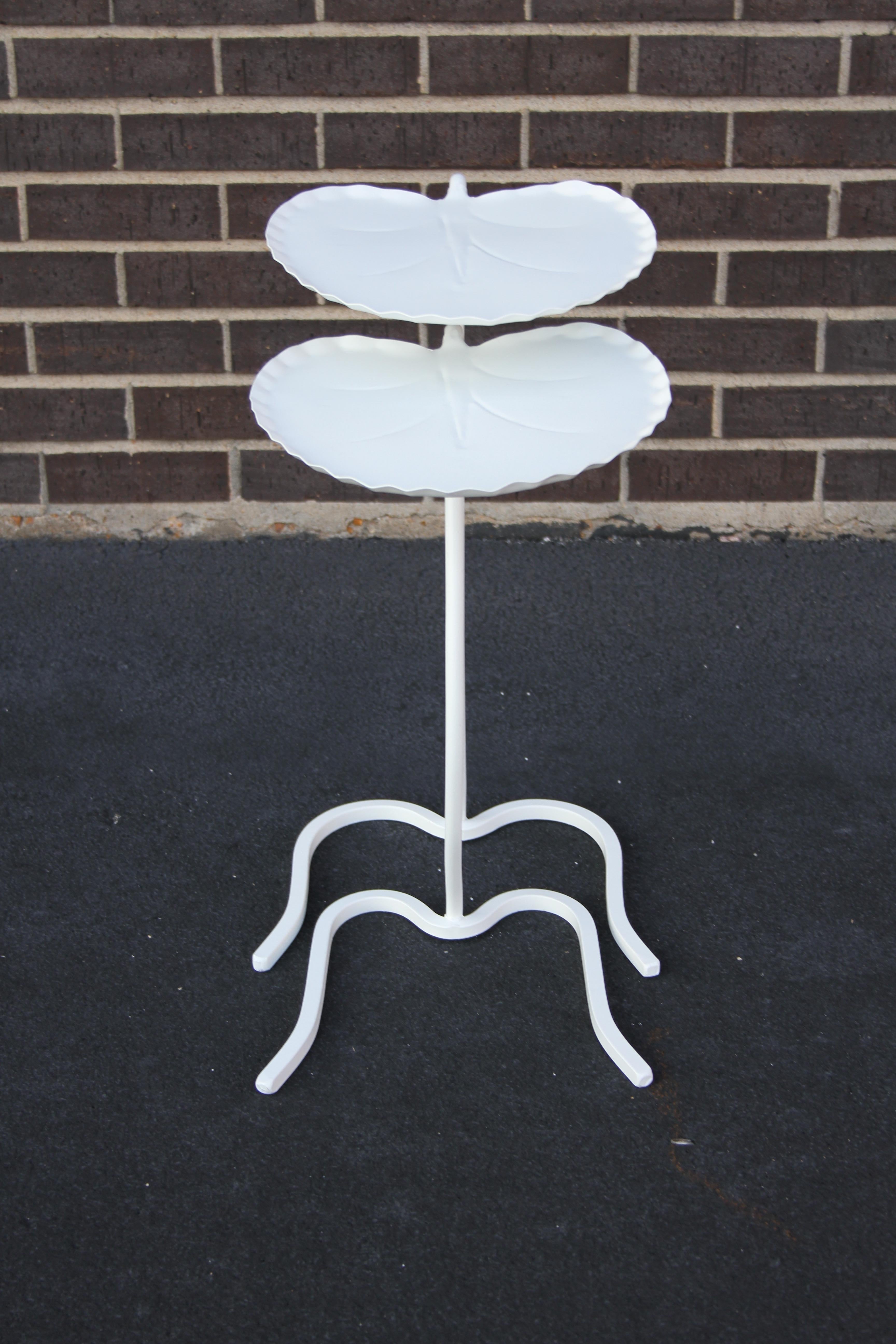 Salterini Mid-Century Modern Pair of Lily Pad Leaf Side End Nesting Tables White In Good Condition For Sale In St. Louis, MO