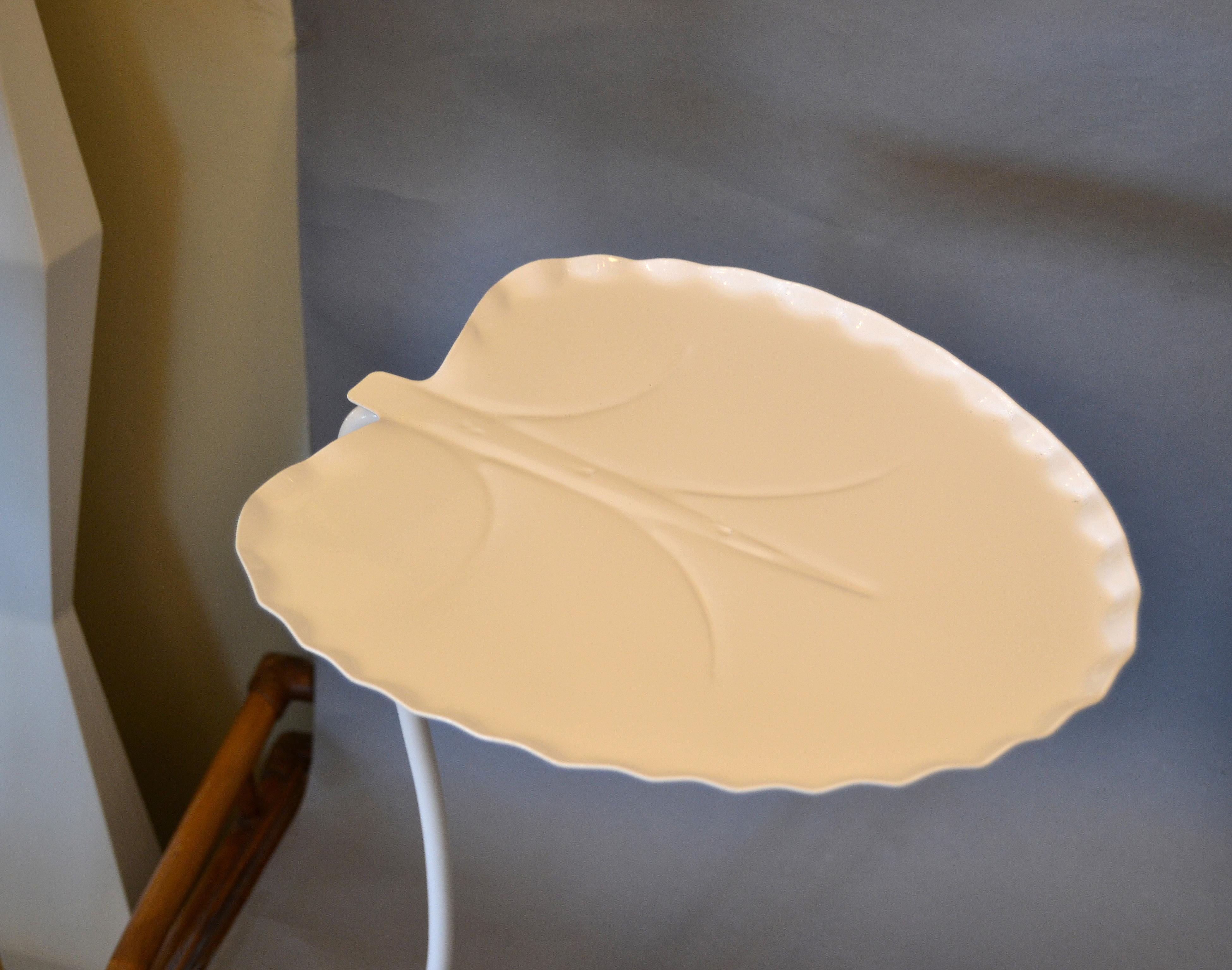 Mid-20th Century Salterini Mid-Century Modern Pair of Lily Pad Leaf Side End Nesting Tables White