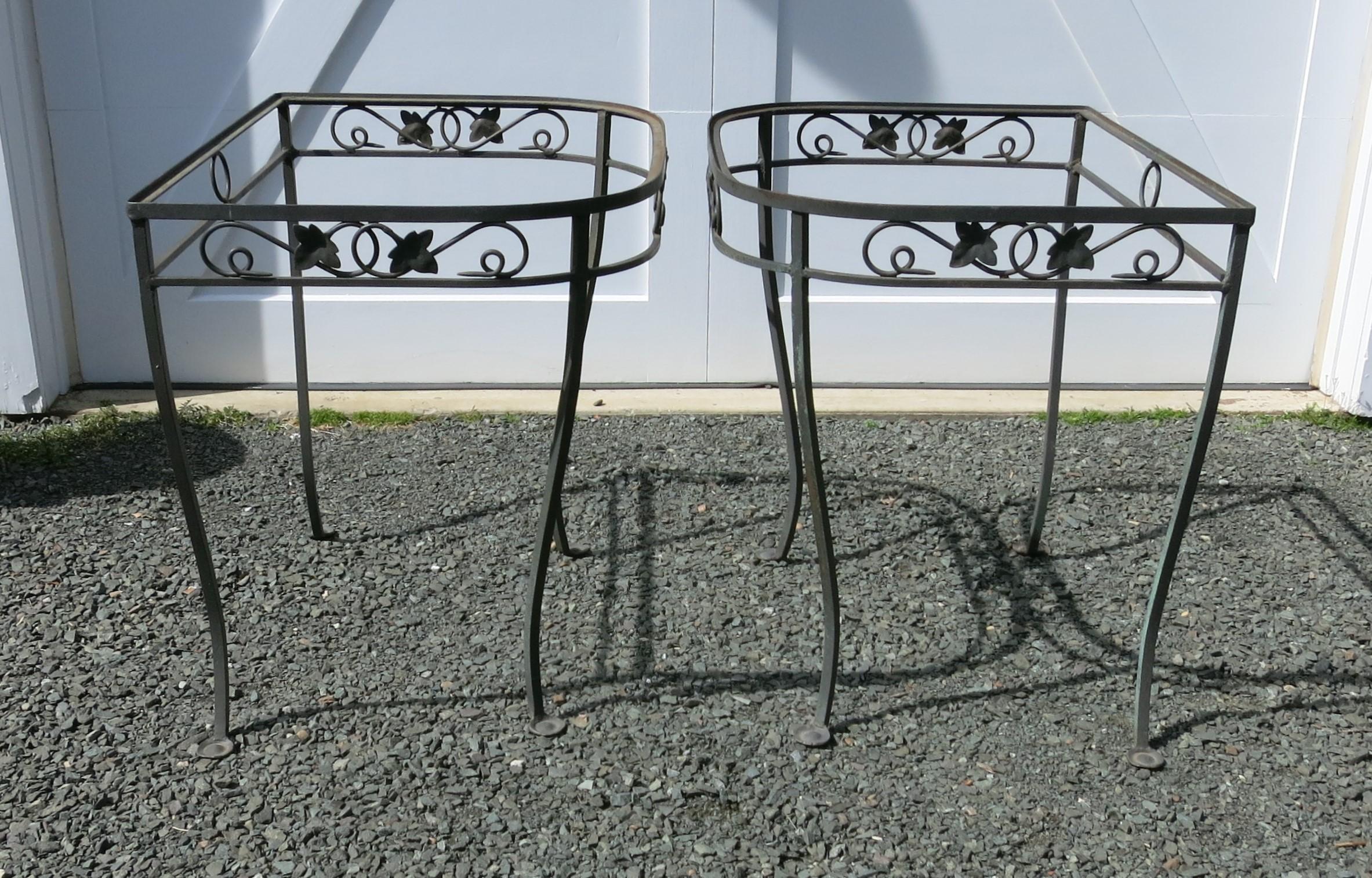 Pareja de Mesas Salterini Mt. Vernon Demi Lune en Bueno estado para la venta en Newtown, CT