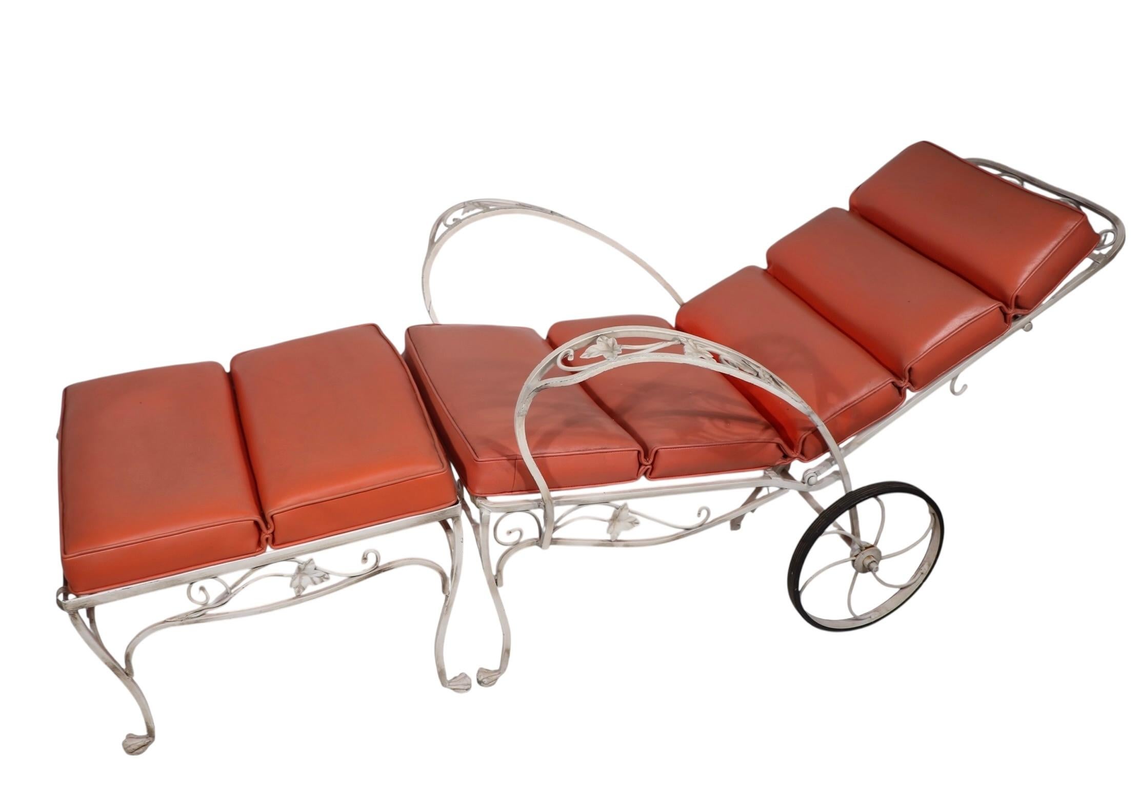 Chaise en fer forgé Salterini Mt. Vernon  Chaise à roulettes avec pouf assorti en vente 6