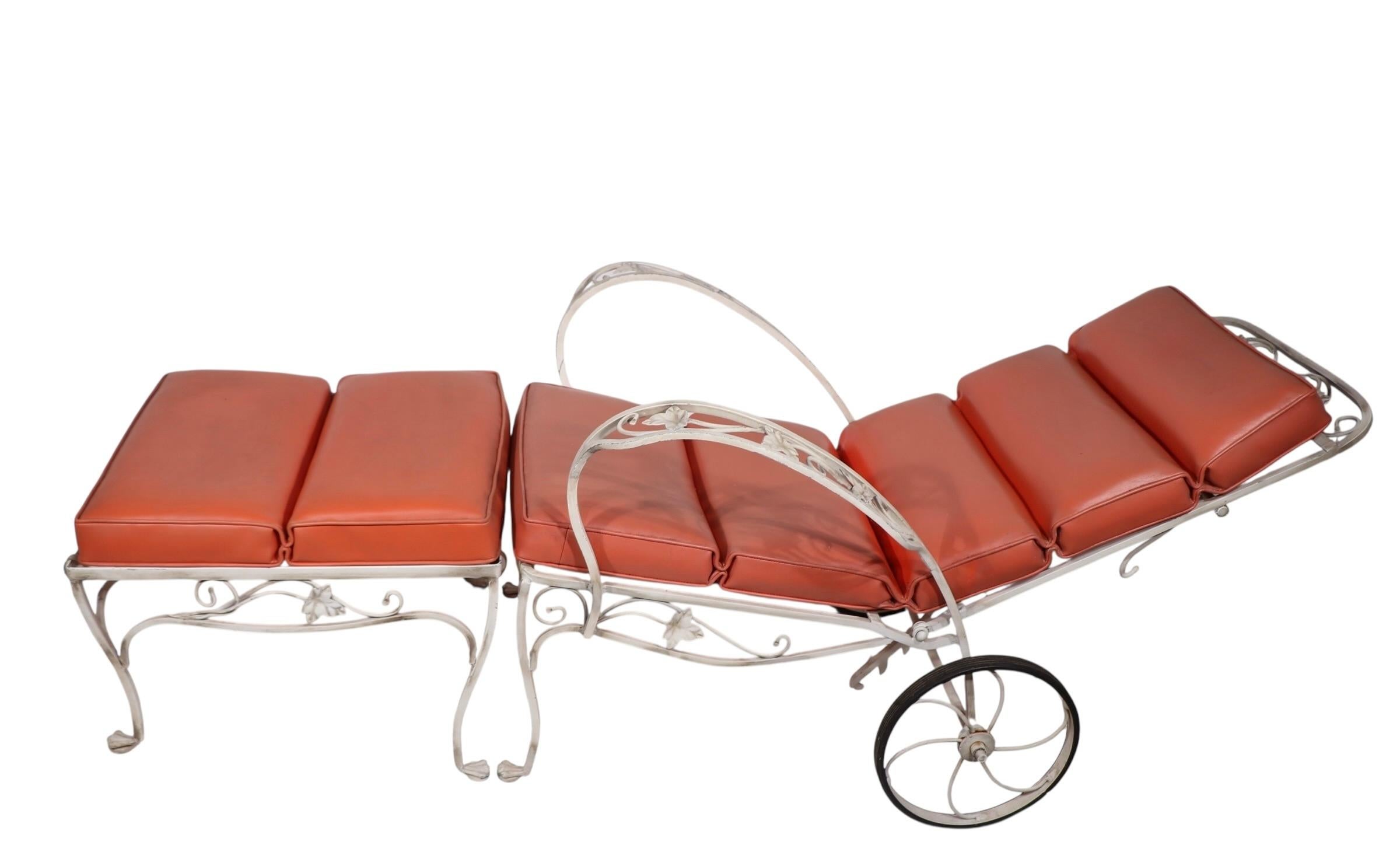 Chaise en fer forgé Salterini Mt. Vernon  Chaise à roulettes avec pouf assorti en vente 7