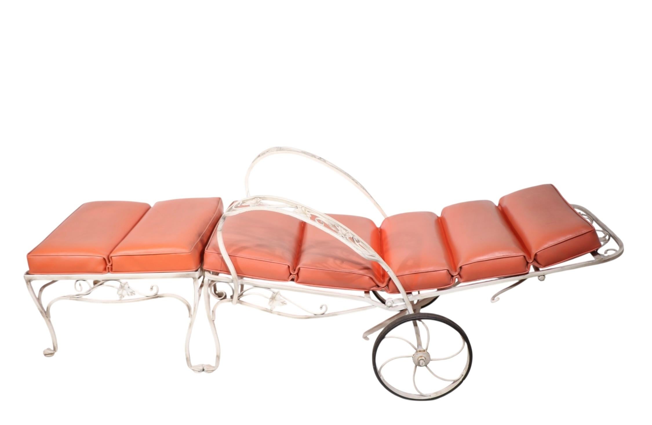 Chaise en fer forgé Salterini Mt. Vernon  Chaise à roulettes avec pouf assorti en vente 9