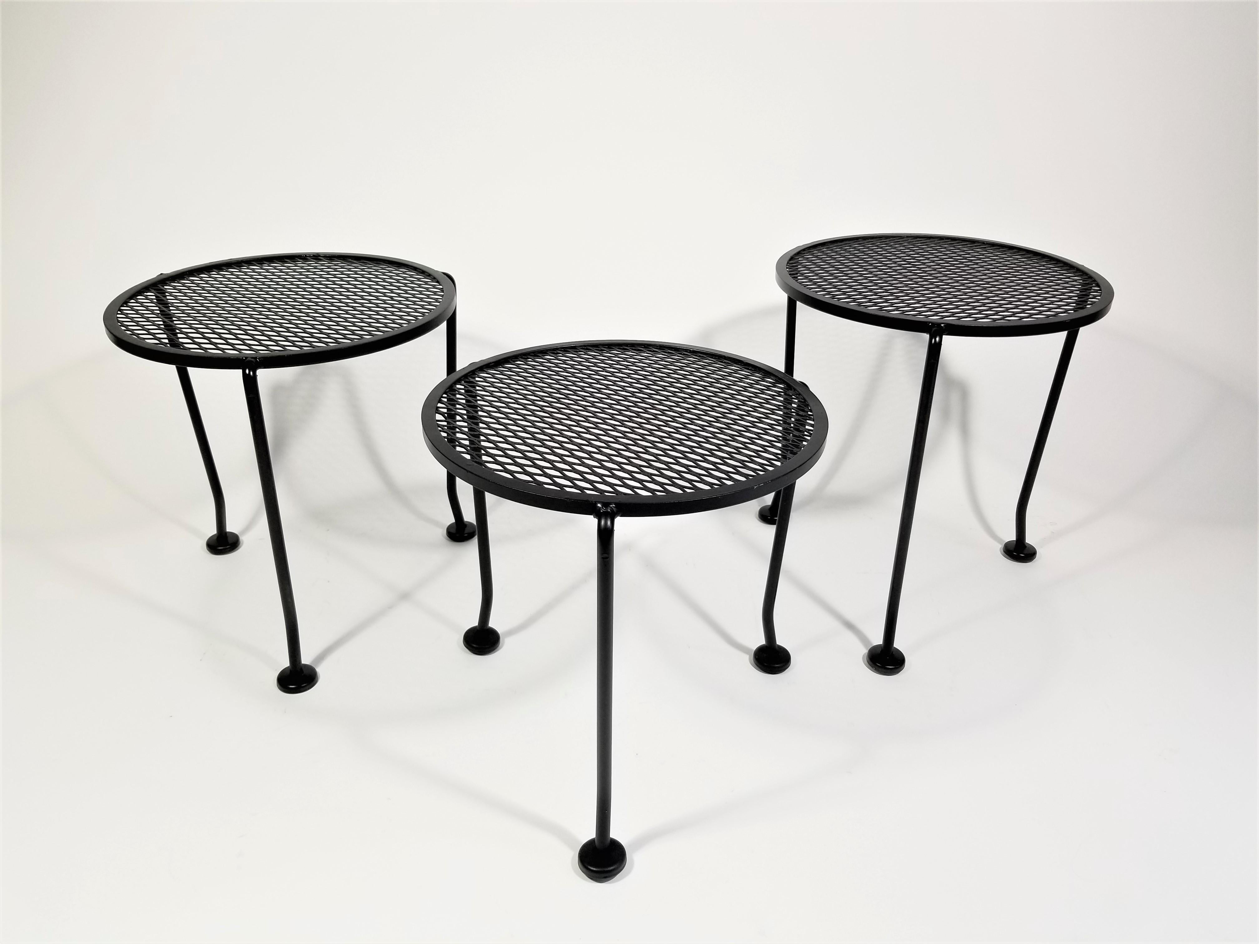 Salterini Nesting Tables Round Black Wrought Iron Midcentury, Set of 3 In Excellent Condition In New York, NY