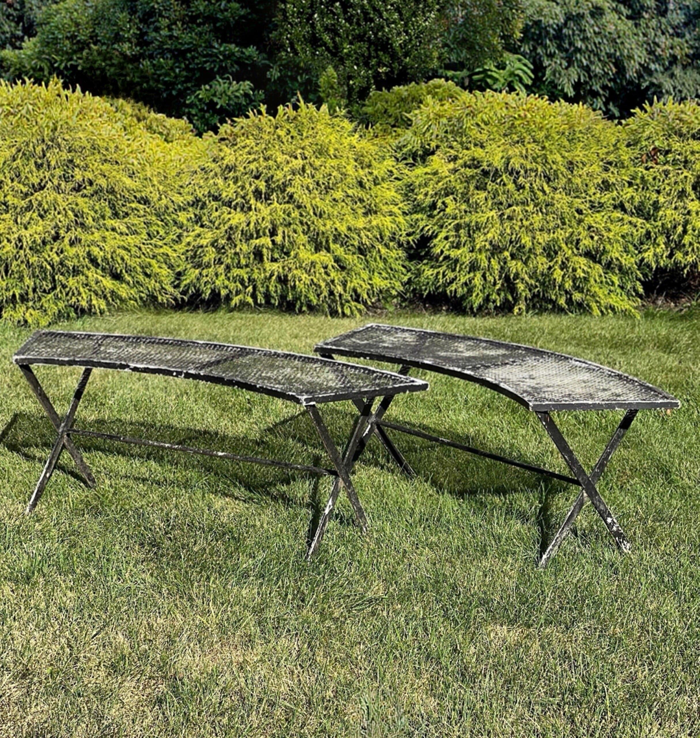 Salterini Paar geschwungene schmiedeeiserne Garten- und Terrassenbänke im Angebot 6