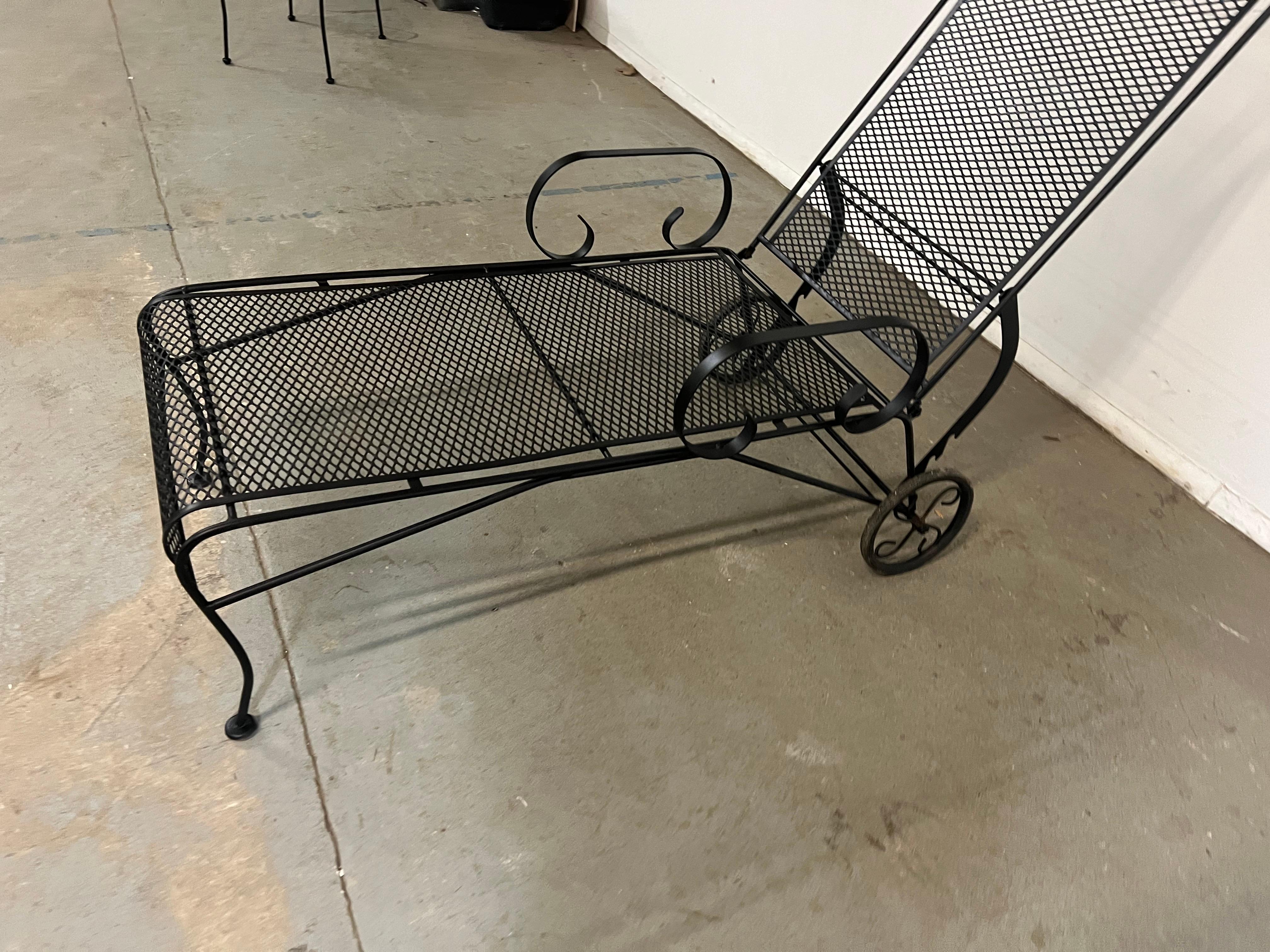 Salterini Style Chaise longue en fer pour l'extérieur  en vente 2