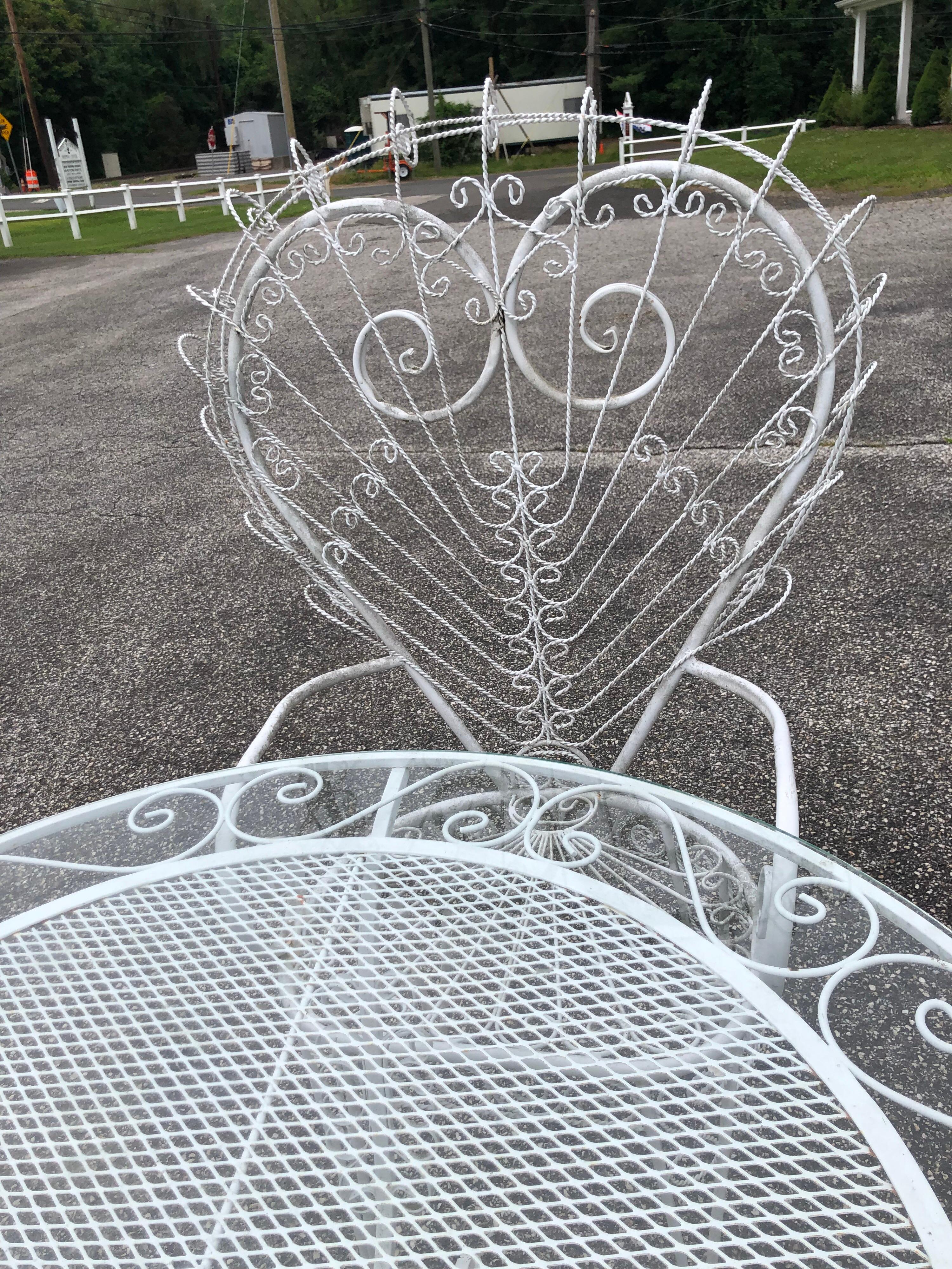 Salterini Style White Iron Peacock Patio Set In Good Condition For Sale In Redding, CT