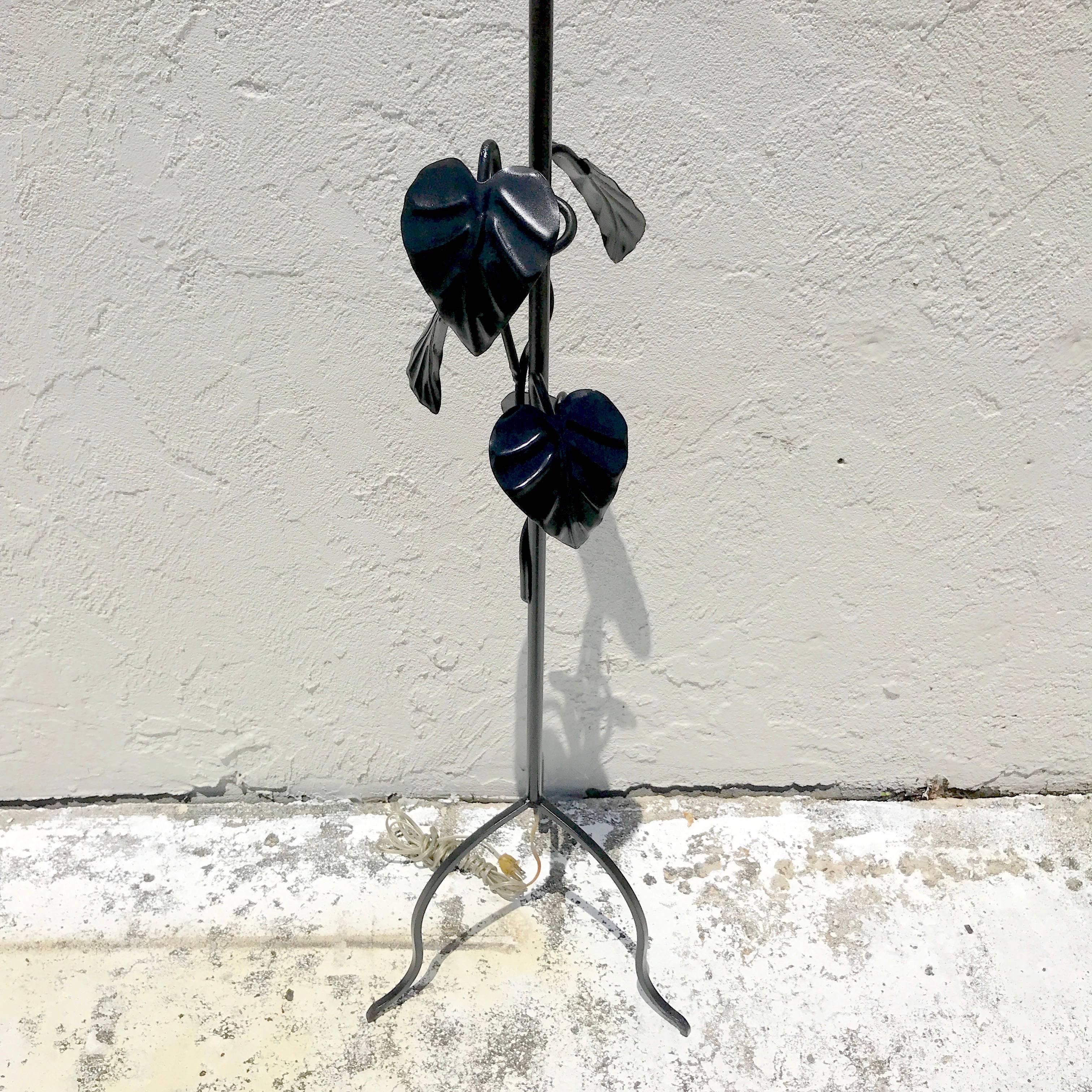 Salterini Style Wrought Iron Leaf Motif Floor Lamp In Good Condition In West Palm Beach, FL