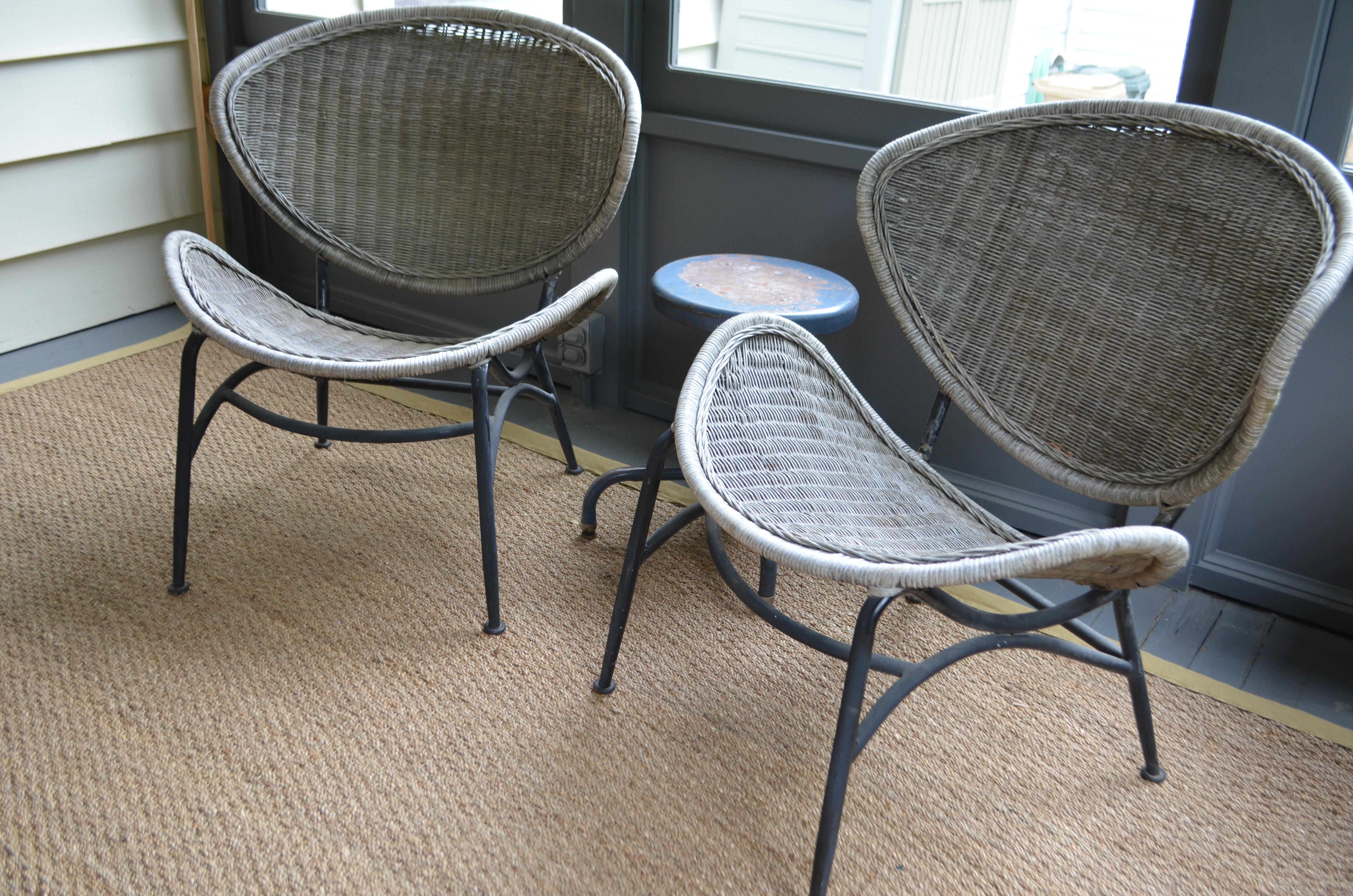 Salterini Wicker Clamshell Chairs, Pair, with Steel Frame for Home, Patio, Porch In Good Condition In Madison, WI