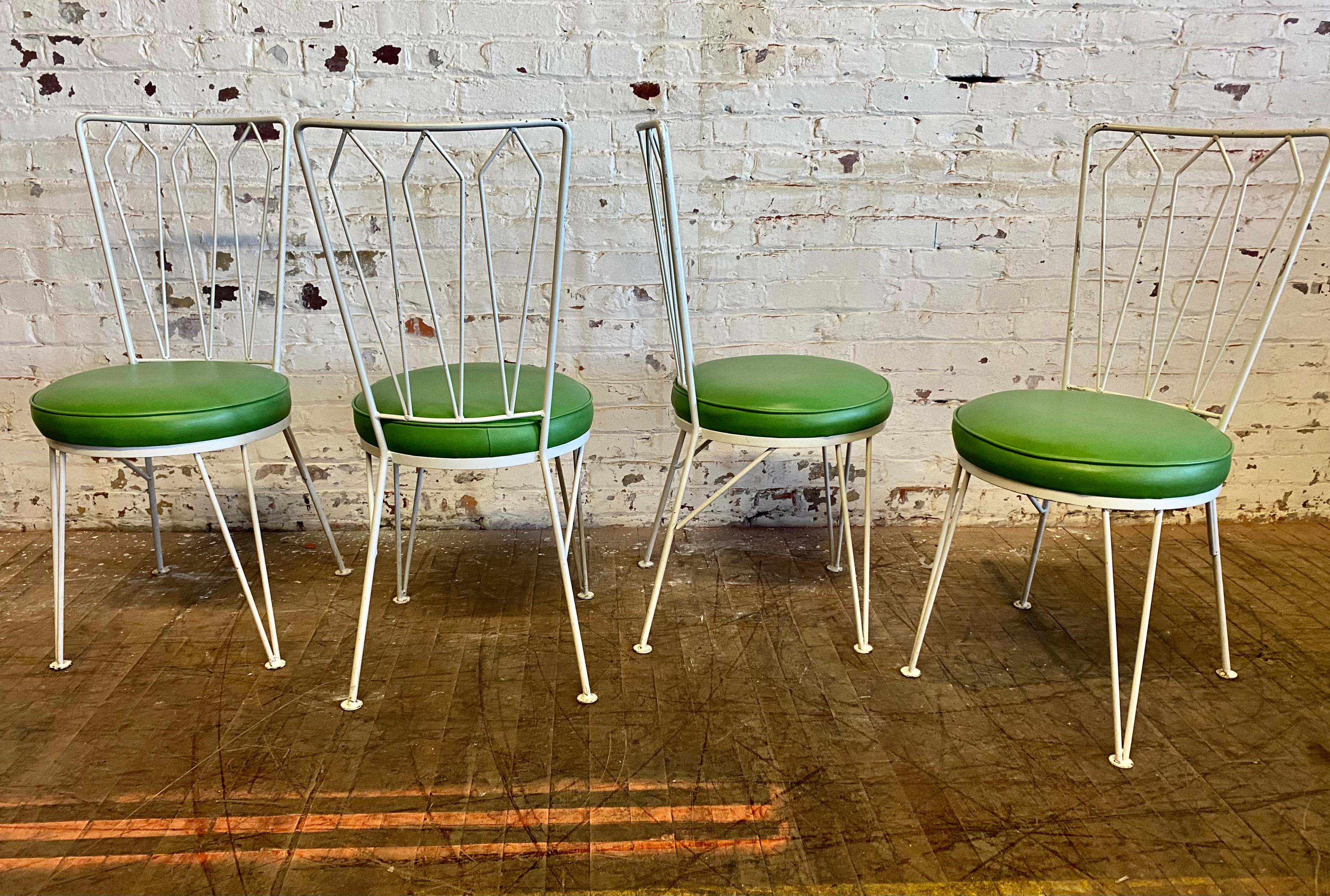 Mid-Century Modern Ensemble de 4 chaises de salle à manger en fer forgé Salterini / Woodard / Modernist en vente