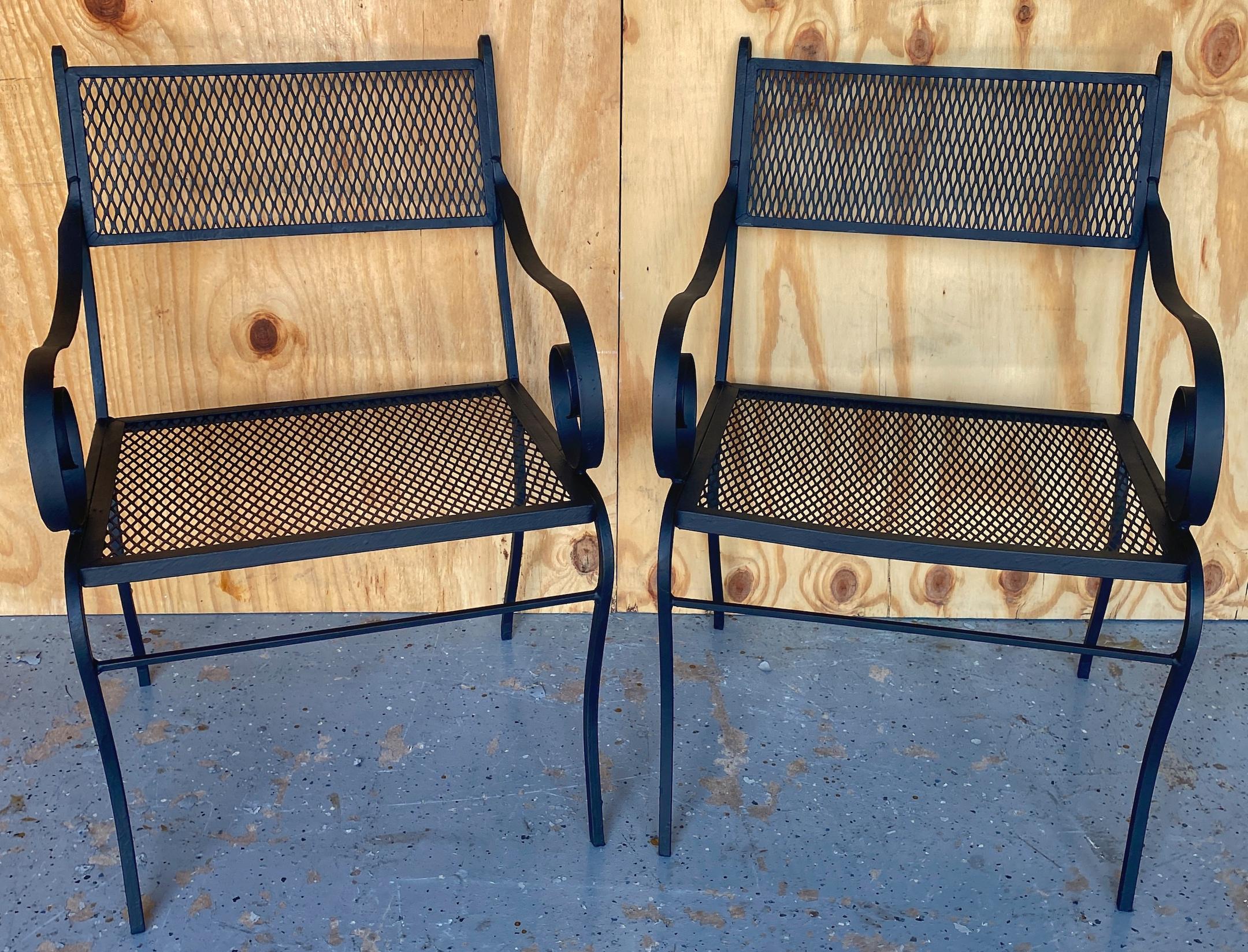 Salterni Wrought iron 5-piece Patio Set  In Good Condition For Sale In West Palm Beach, FL