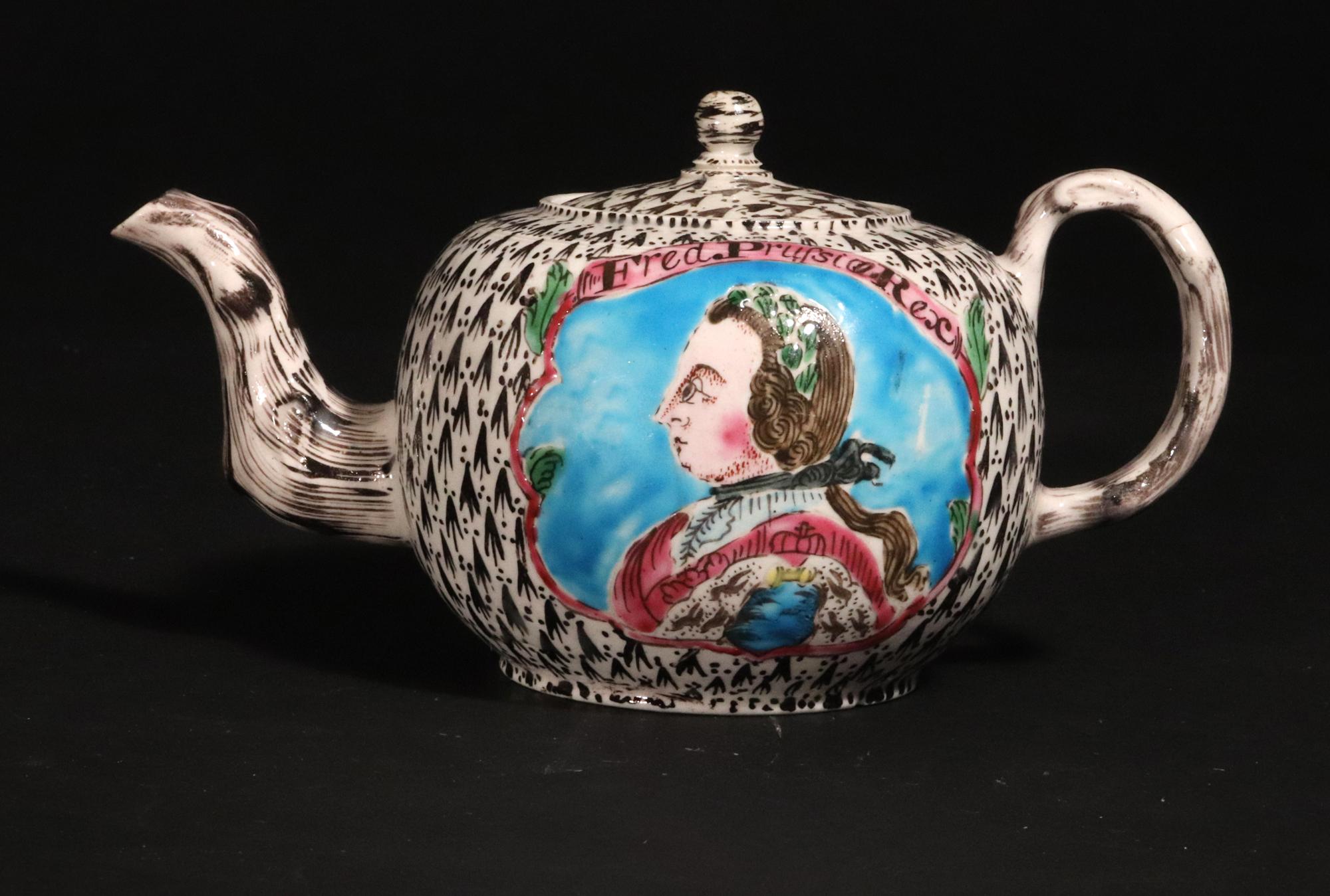 Tetera de esmalte salino con retrato de Federico el Grande de Prusia y el Prusiano en Bueno estado para la venta en Downingtown, PA