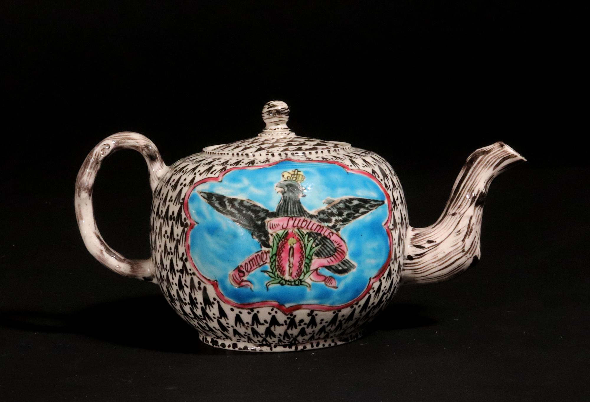 Tetera de esmalte salino con retrato de Federico el Grande de Prusia y el Prusiano siglo XVIII en venta