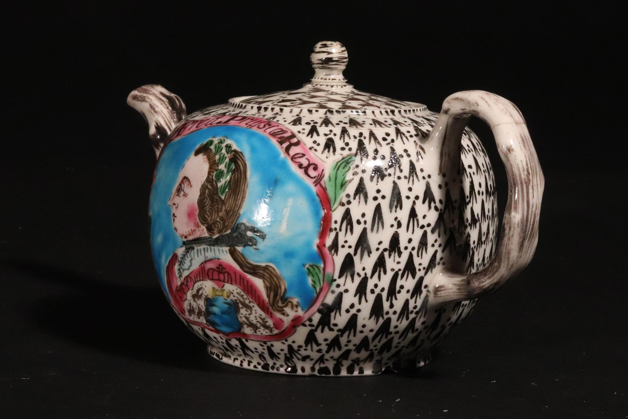 Tetera de esmalte salino con retrato de Federico el Grande de Prusia y el Prusiano Alfarería en venta