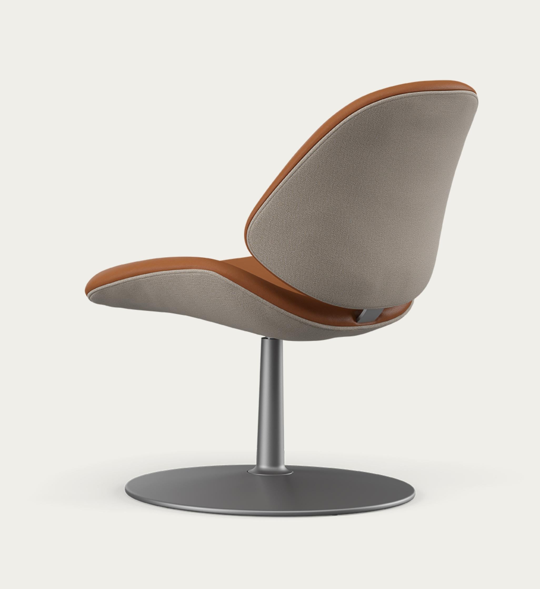 Salto and Sigsgaard Council Family Lounge Chair Legs: Graphite , Duo Upholstery: Front: Prestige Cognac + Back: Steelcut Quartet 224
 For One Collection 

Like the other chairs in the Council Family Series, the lounge version is designed with a