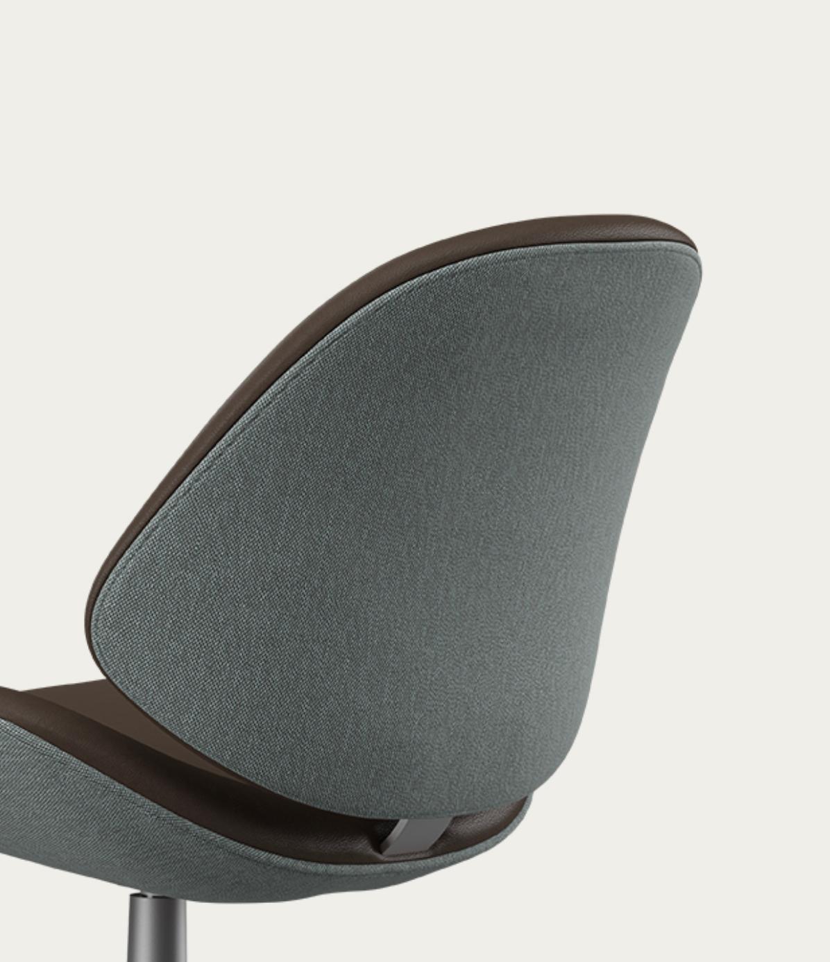 Aluminum Salto and Sigsgaard Council Family Lounge Chair, Pedestral For One Collection For Sale