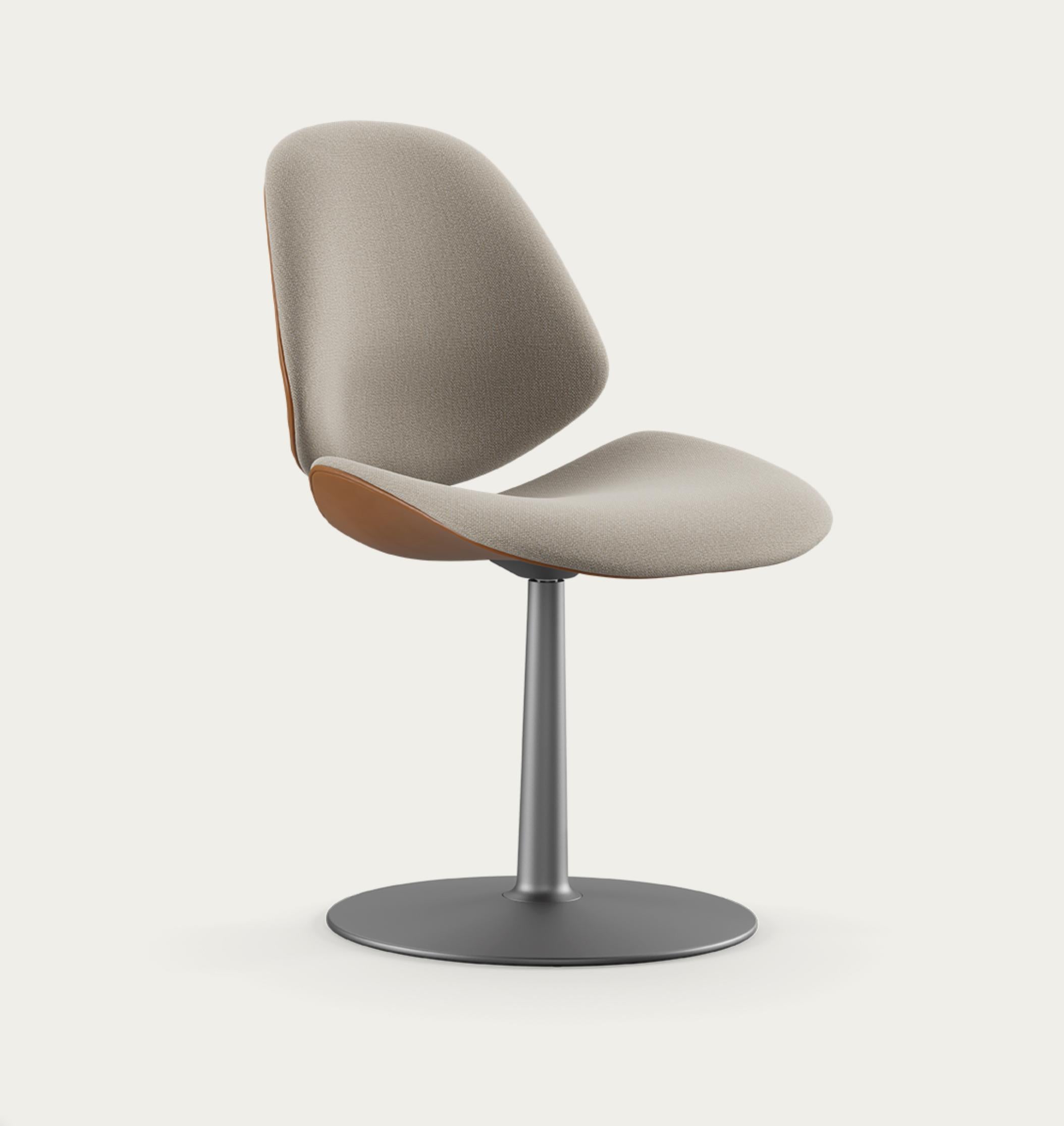 Salto and Sigsgaard Council Family Salon Chair Base: Graphite, Front: Steelcut Quartet 224 + Back: Nevada Cognac For One Collection

Discover the Council Salon Chair Swivel Base, the perfect seating solution for meeting, dining or waiting needs.