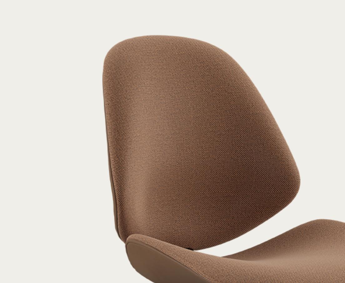Chaise de salon familiale du Council Family Salon de Salto et Sigsgaard re-laine 568 pour une collection Neuf - En vente à Barcelona, Barcelona