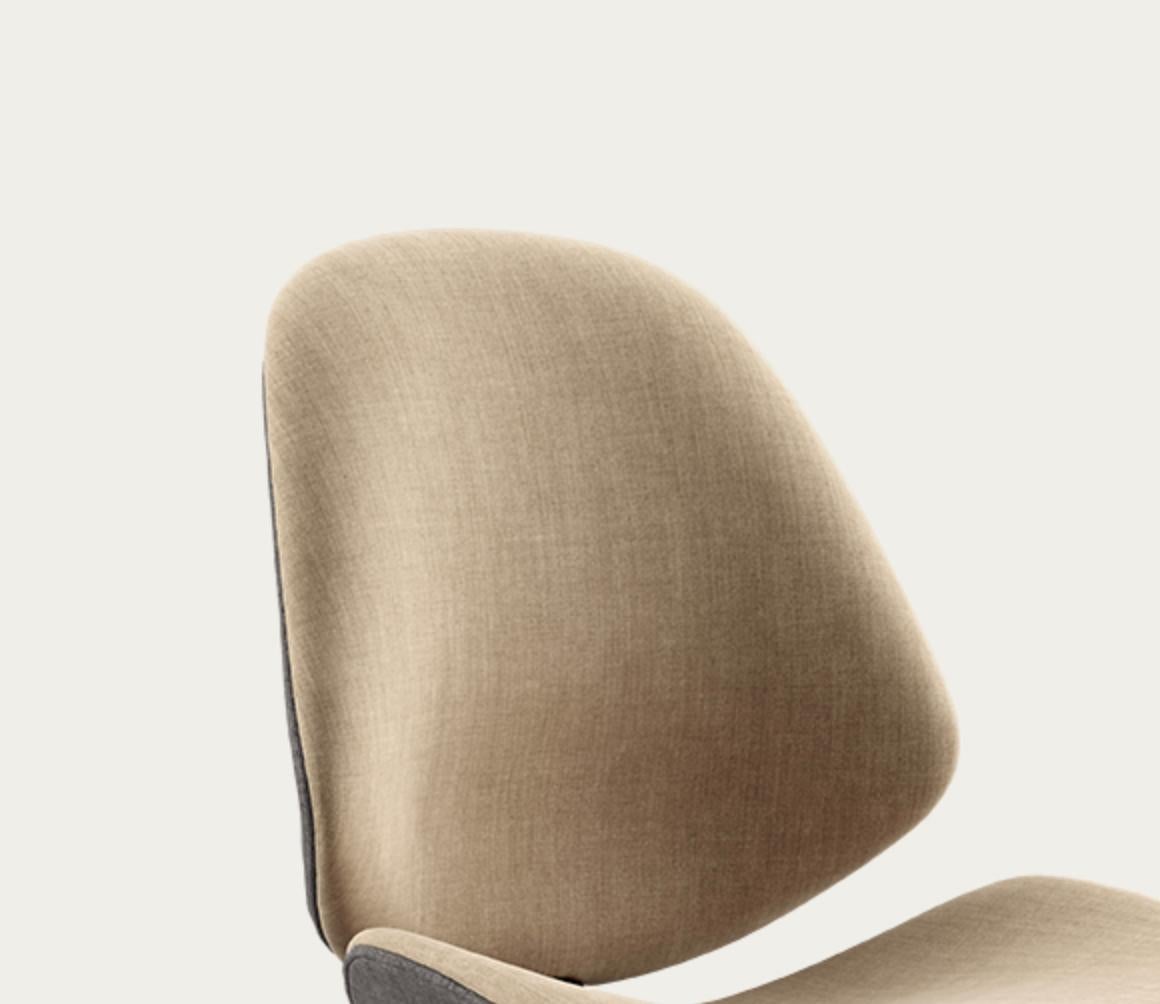 Salto and Sigsgaard Council Family Salon Chair Remix 242 For One Collection In New Condition For Sale In Barcelona, Barcelona