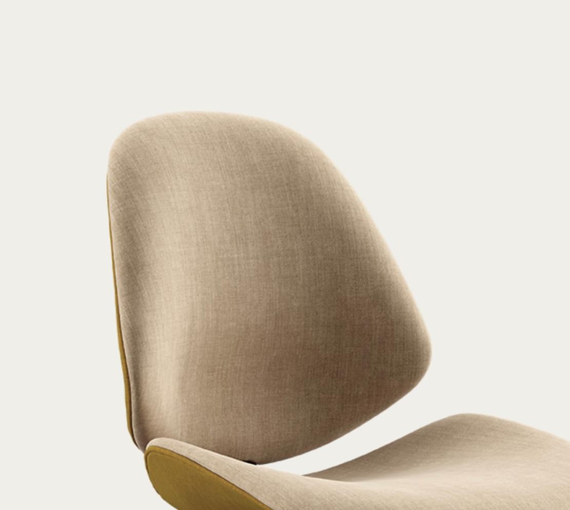 Salto and Sigsgaard Council Family Salon Chair Remix 242 For One Collection In New Condition For Sale In Barcelona, Barcelona