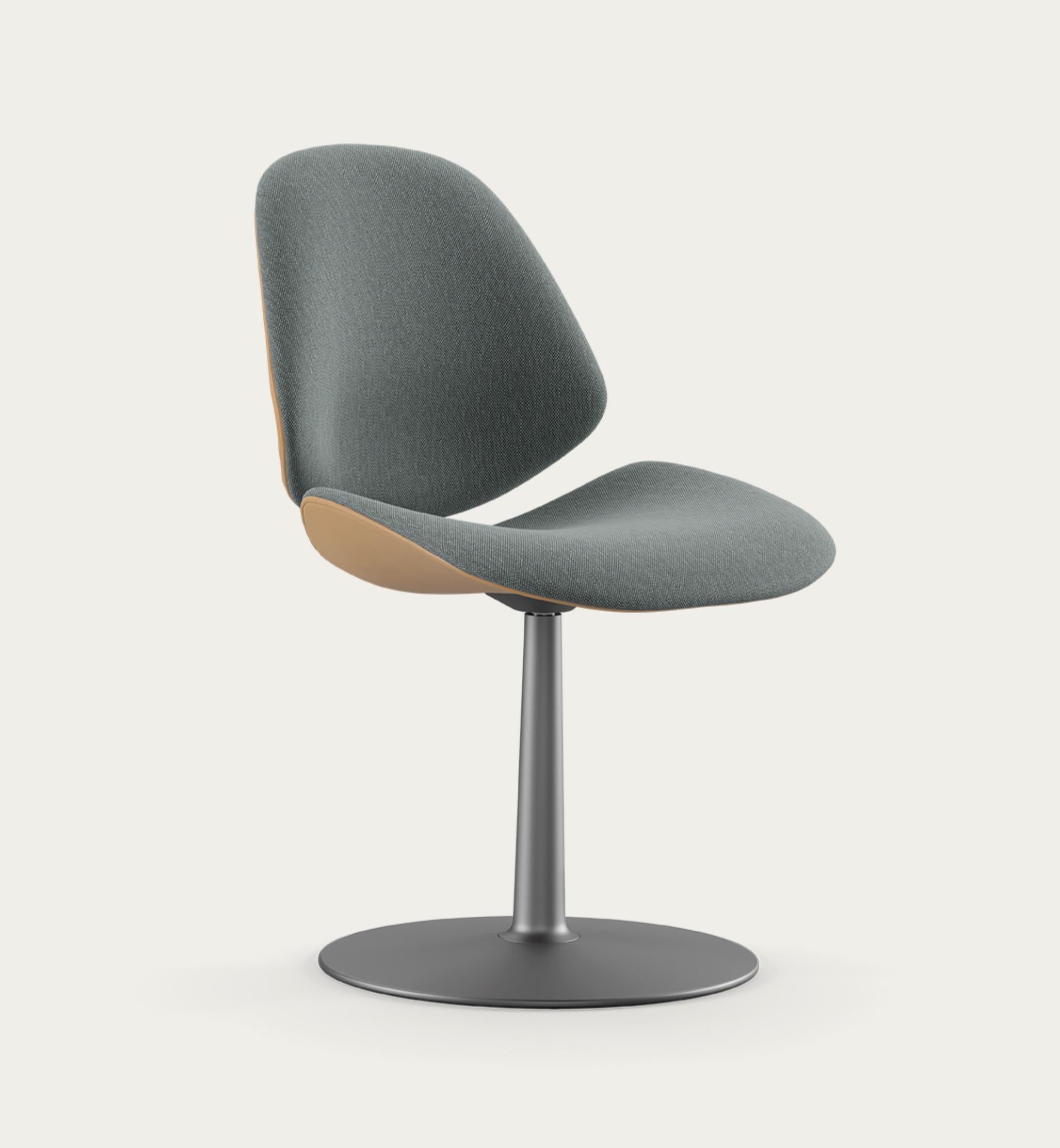 Salto and Sigsgaard Council Family Salon Chair Base: Graphite, Front: Steelcut Quartet 144 + Back: Nevada Sand For One Collection

Discover the Council Salon Chair Swivel Base, the perfect seating solution for meeting, dining or waiting needs.