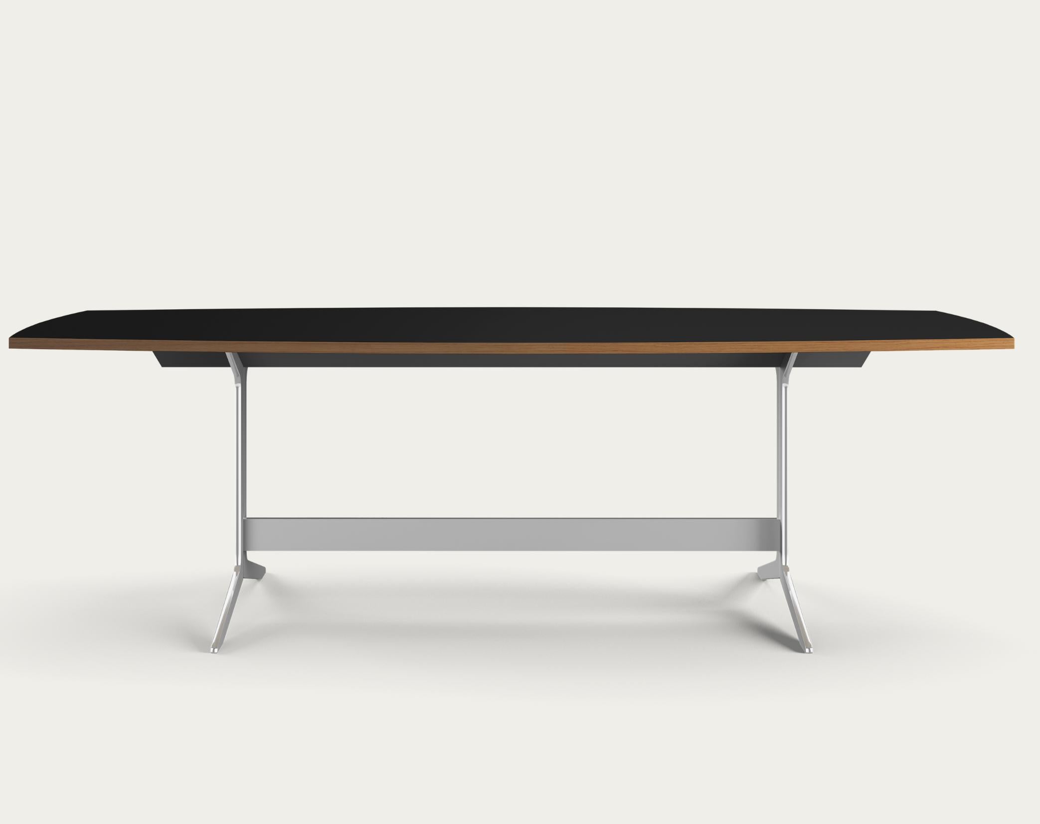 Mesa de Consejo Salto y Sigsgaard Tablero Curvo: Linóleo Negro + Cantos Macizos: Roble Aceite Oscuro Para Una Colección.

El dúo de diseñadores Salto & Sigsgaard tenía en mente su oferta ganadora de la Cámara del Consejo Fiduciario cuando diseñaron