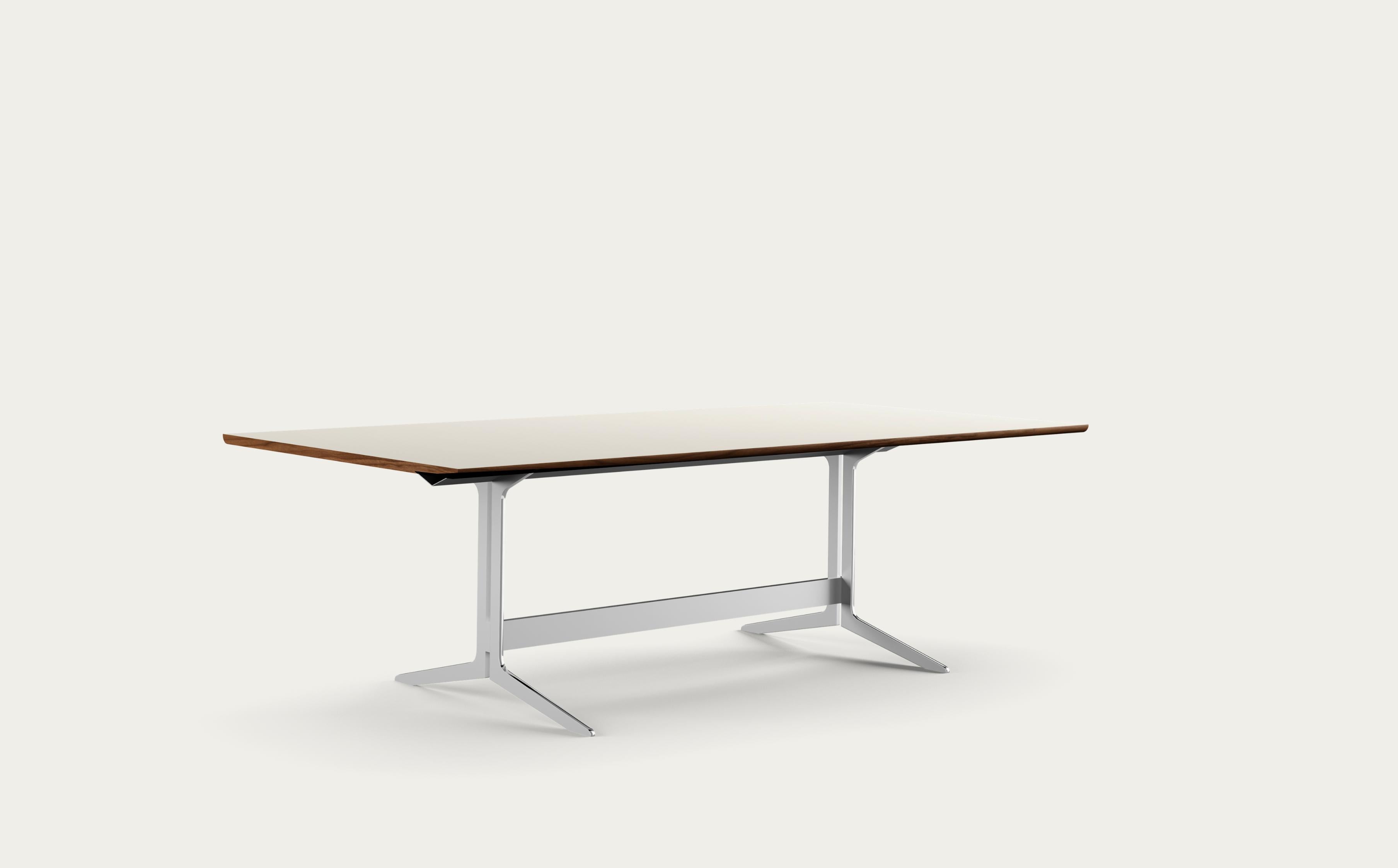 Tavolo Councill di Salto e Sigsgaard Tavolo rettangolare: Linoleum fungo + bordi massicci: Noce For One Collection 

Il duo di designer Salto & Sigsgaard aveva in mente l'offerta vincente della Trusteeship Council Chamber quando ha progettato una