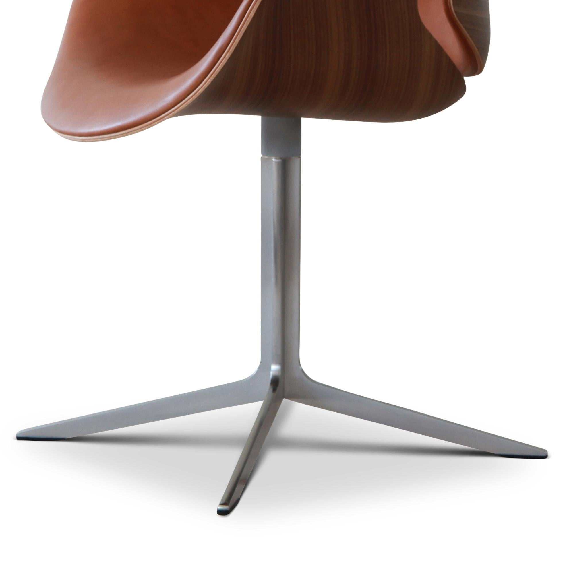 Salto and Thomas Sigsgaard, KT 8013 Leather Council Chair by One Collection In New Condition For Sale In Barcelona, Barcelona