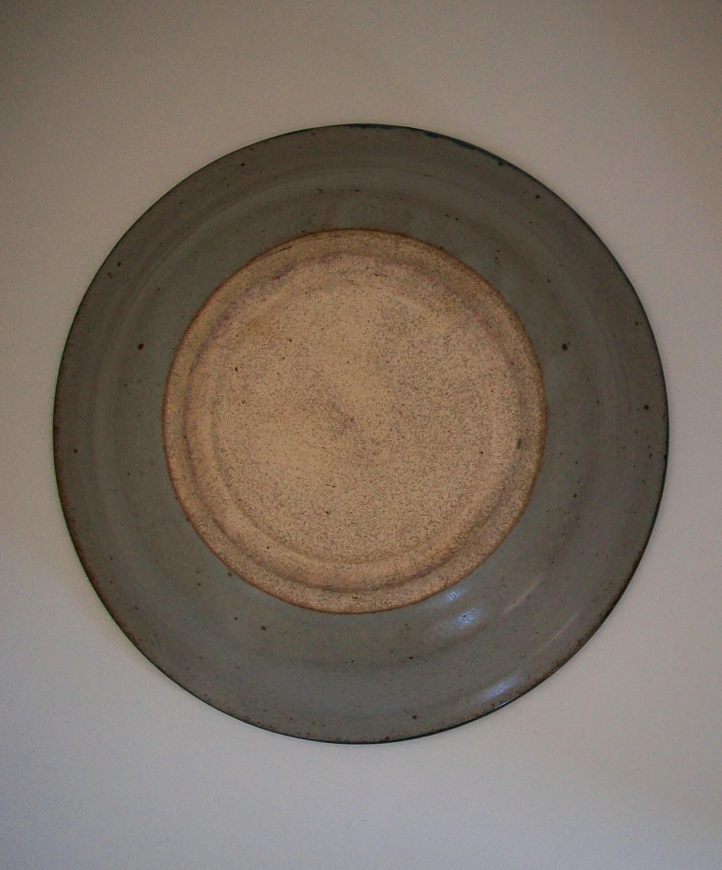 Céramique Bol en poterie Saltspring, Studio Pottery, Canada, fin du 20e siècle en vente