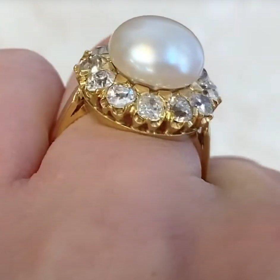 Anello di fidanzamento con perla d'acqua salata (circa 21,40 cm), diamante a raggiera, giallo 18 carati In condizioni ottime in vendita a New York, NY