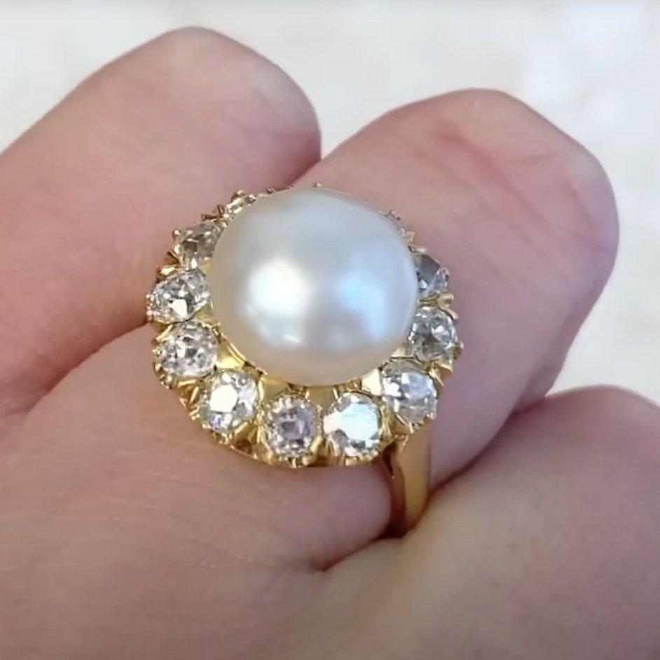 Donna Anello di fidanzamento con perla d'acqua salata (circa 21,40 cm), diamante a raggiera, giallo 18 carati in vendita