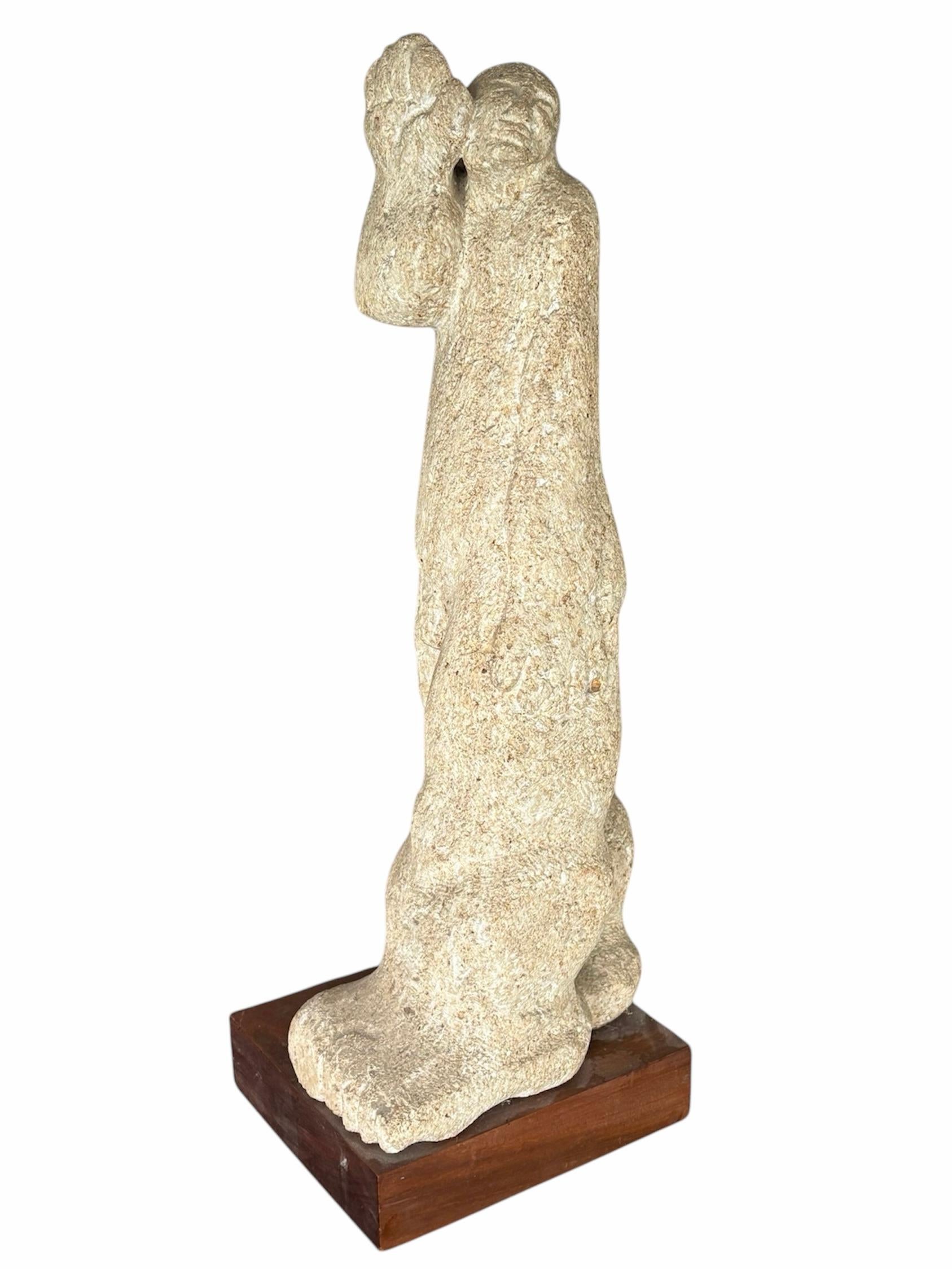 Mid-Century moderno 'Salut', scultura in pietra di Jacques Trouvé, Francia, 1972 in vendita
