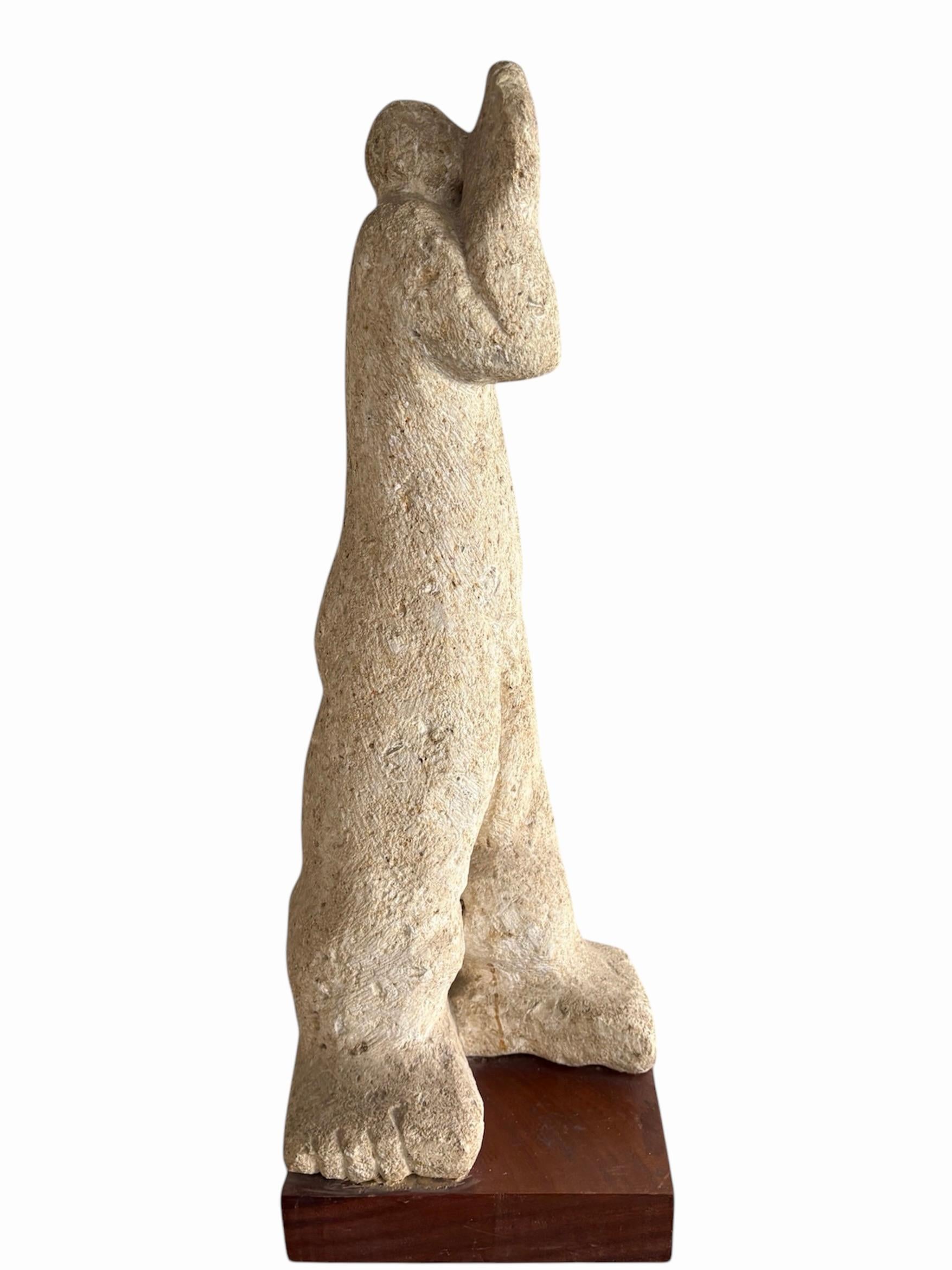 Francese 'Salut', scultura in pietra di Jacques Trouvé, Francia, 1972 in vendita