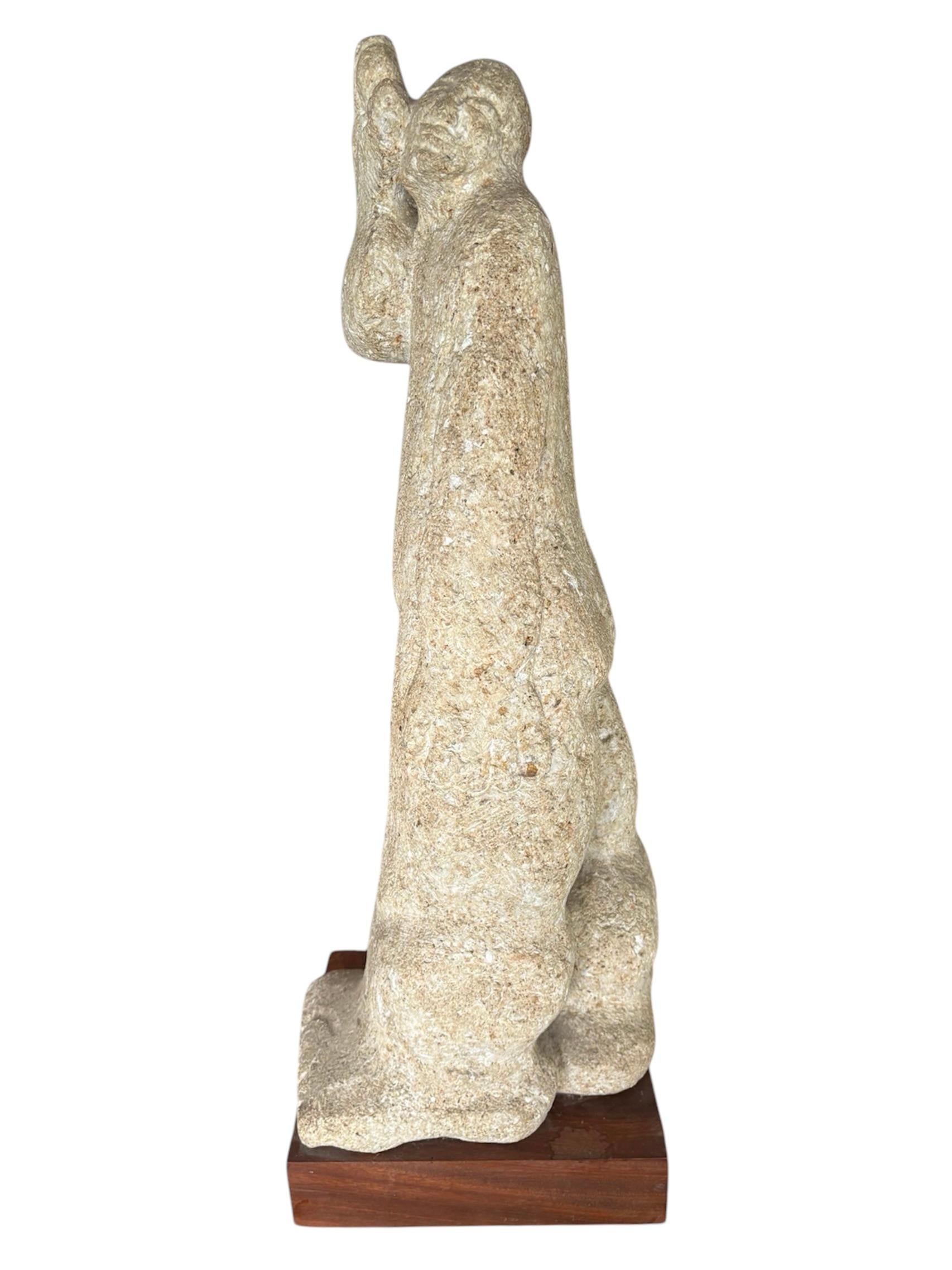 'Salut', scultura in pietra di Jacques Trouvé, Francia, 1972 In condizioni ottime in vendita a Oxford, GB