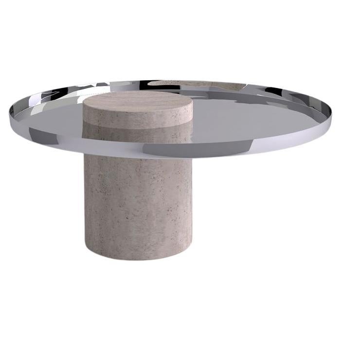 Salute Tisch Weißes Tablett aus poliertem Stahl mit Travertinsäulen von La Chance im Angebot