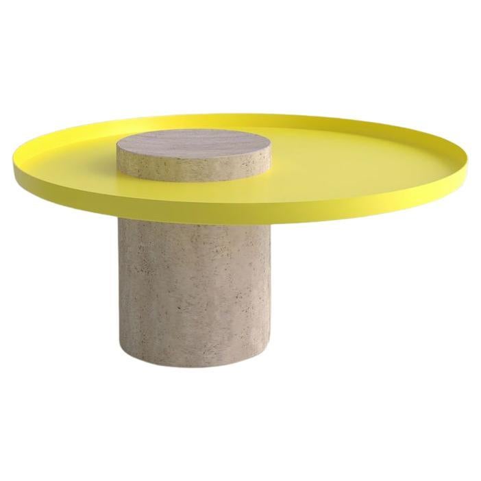 Salute Tisch Weißes Tablett aus Travertin mit gelbem Säulentablett von La Chance im Angebot