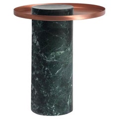 Salute Tisch 46hcm Grüner Marmor Säulen-Kupfertablett von La Chance
