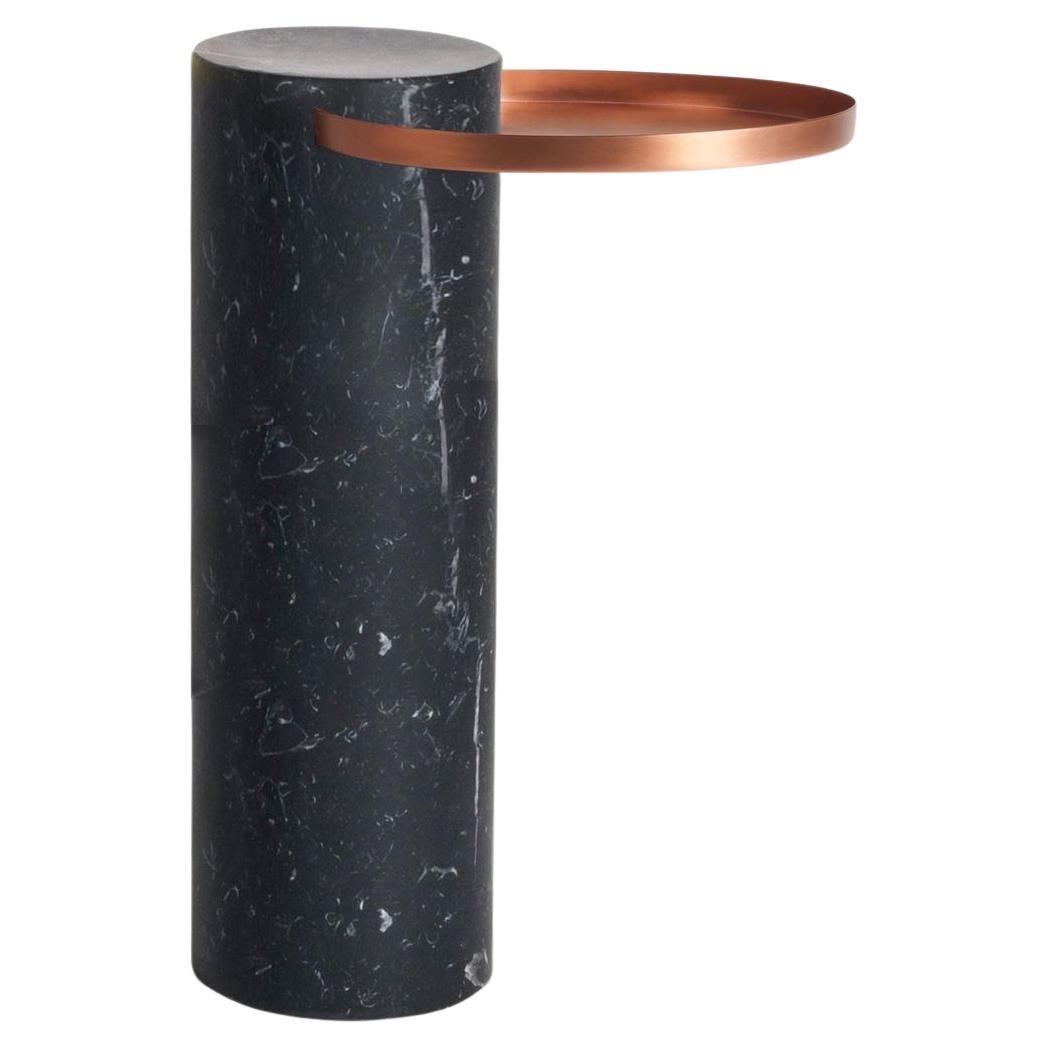 Salute Tisch 57hcm, schwarzer Marmor, Säulen, Kupfertablett von La Chance im Angebot