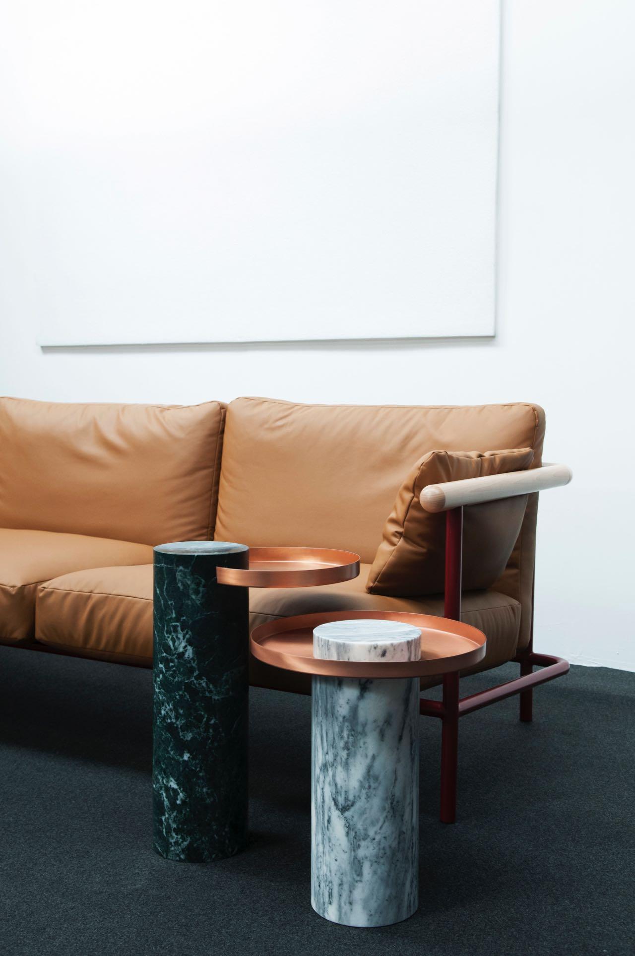 Salute Tisch 57hcm Grüner Marmor Säulen-Kupfertablett von La Chance im Zustand „Neu“ im Angebot in Beverly Hills, CA