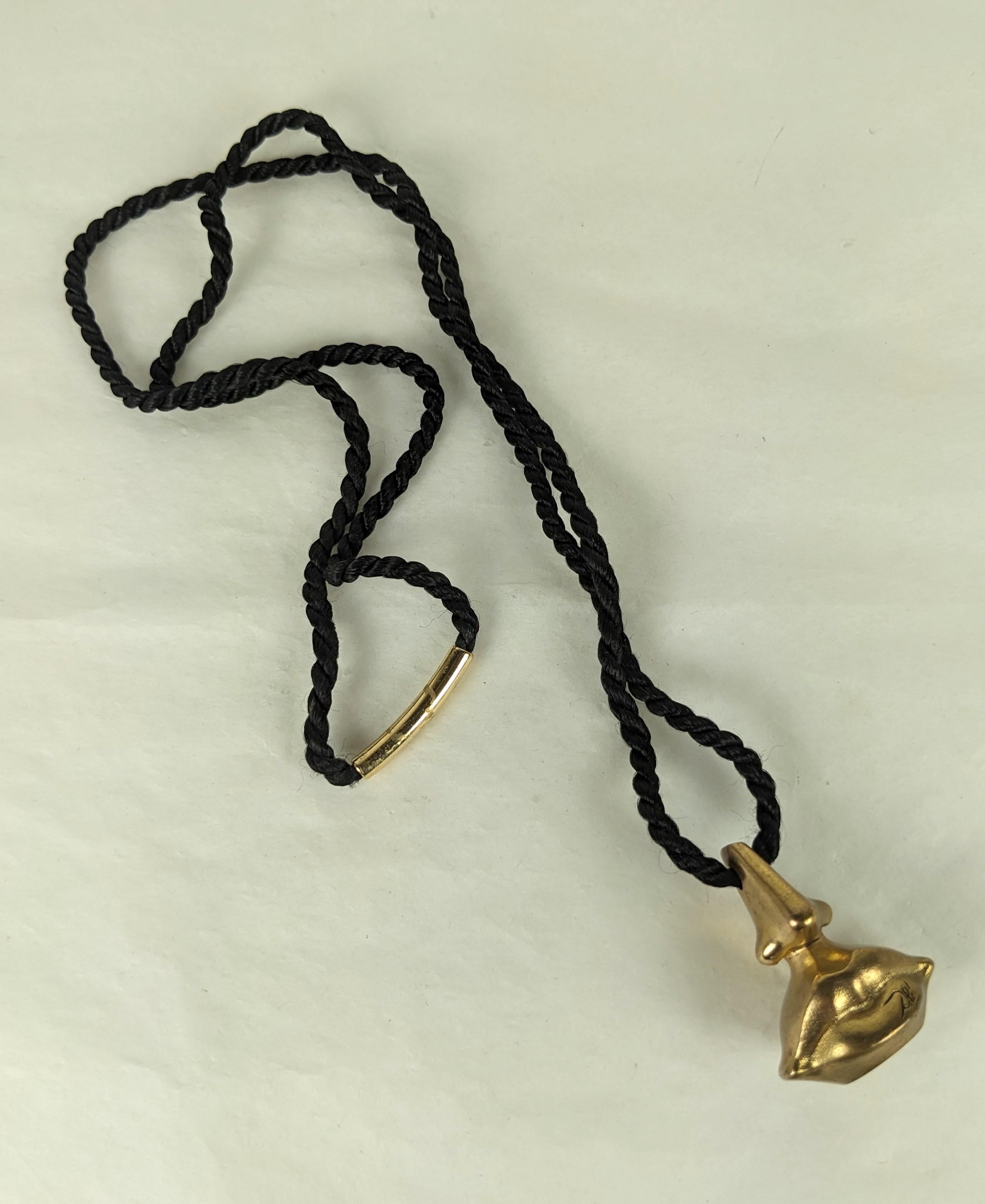 Artiste Salvador Dali, collier à pendentif Aphrodite en vente
