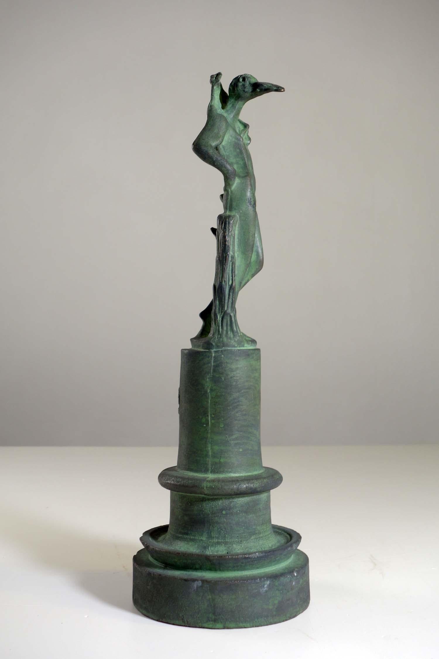 'Birdman'
Salvador Dalí
Bildende Kunst
2004

Bronze mit grüner Patina
Exemplar 79/99
Dalí Signiert auf der Rückseite.
Ausgezeichnete Beschaffenheit