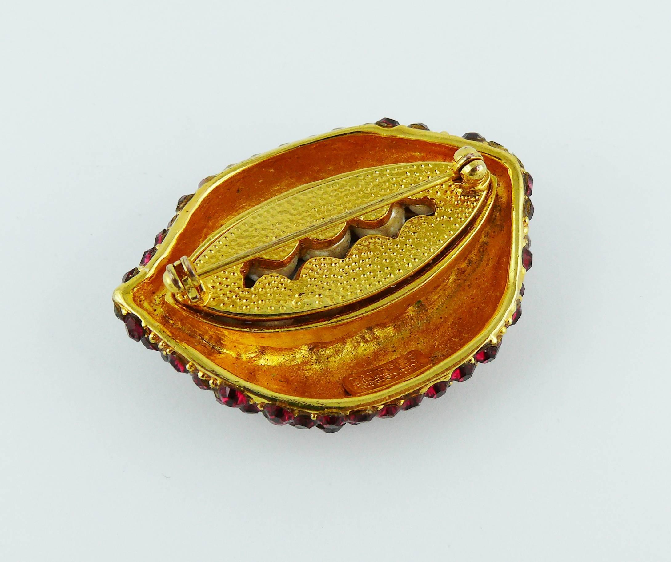 dali brooch