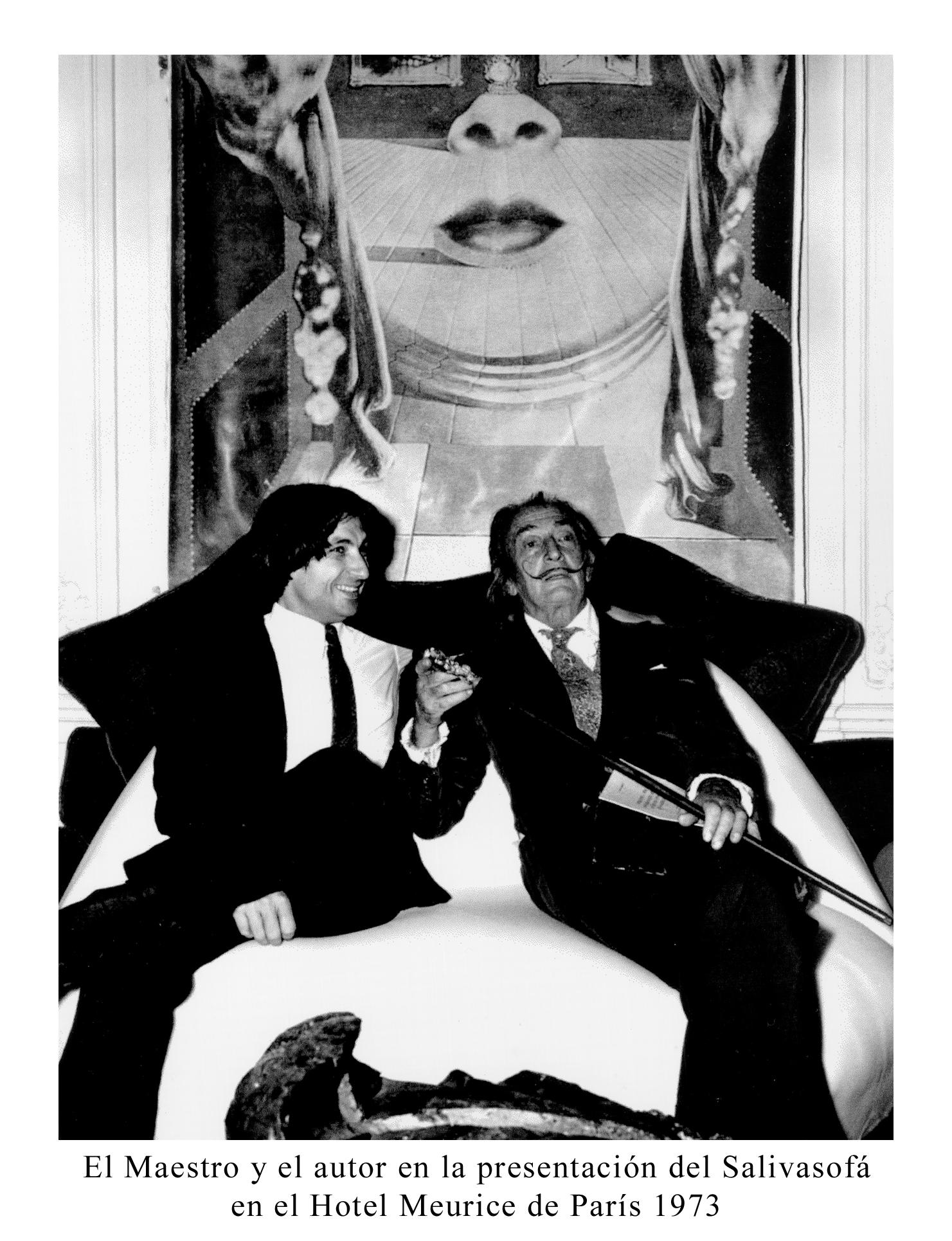 Salvador Dalí Cajones  Skulptur Leinen-Schirmlampe (21. Jahrhundert und zeitgenössisch) im Angebot