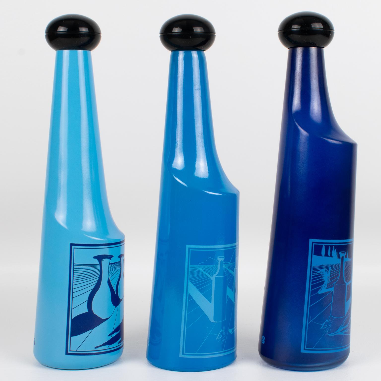 italien Salvador Dali pour Rosso Antico, bouteilles de bar en verre bleu, un trio, vers 1970 en vente