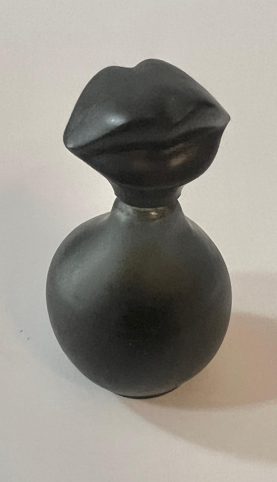 Salvador Dali French Black Perfume Bottle with Lips In Good Condition For Sale In Los Angeles, CA