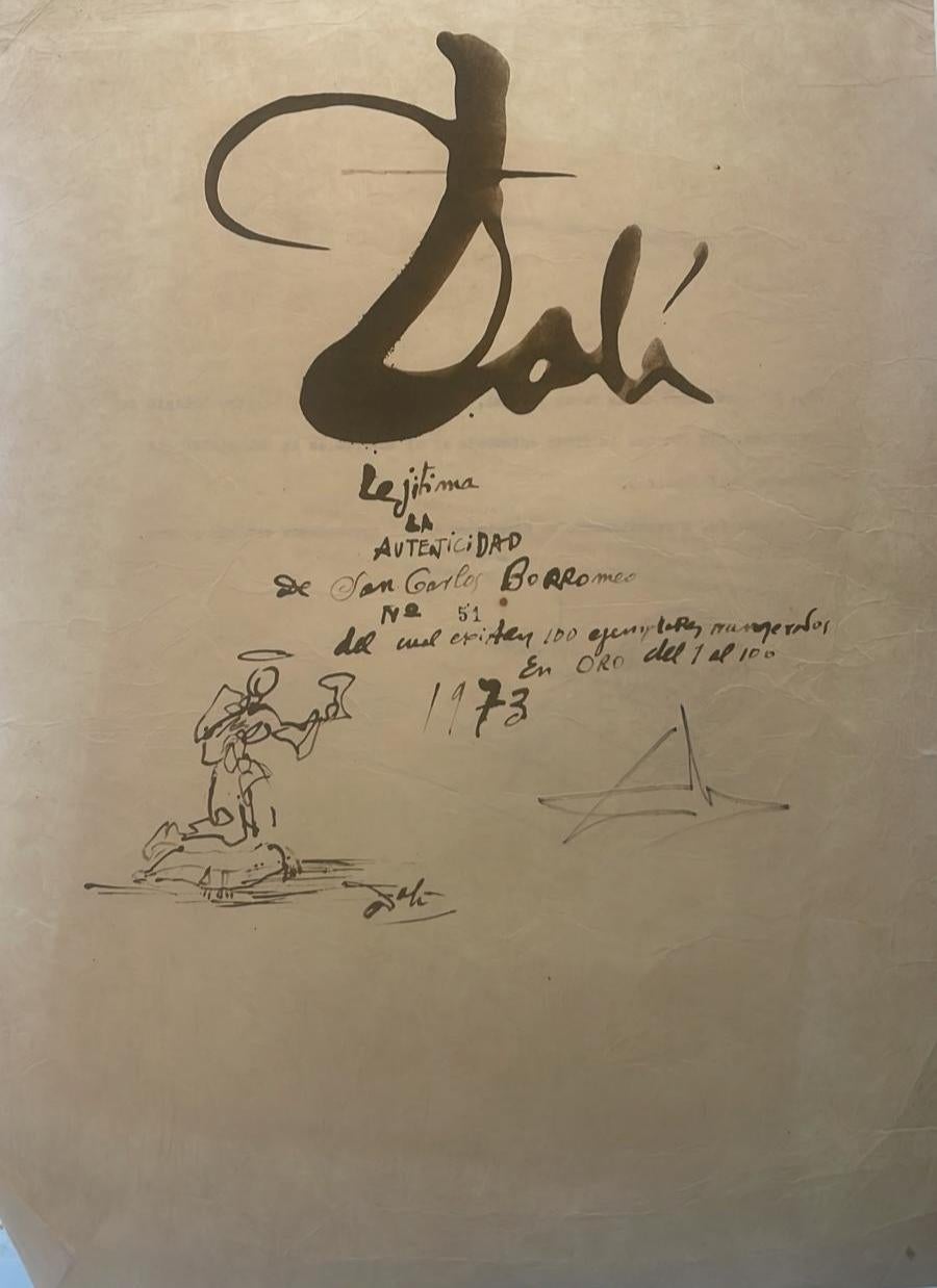 **Figurine de Salvador Dalí - Année 1973**

** Description:**
- Hauteur totale : 165 mm
Dimensions spécifiques
- Base en marbre : 46 mm x 84 mm x 70 mm (hauteur)
- Coussin argenté : Environ 70 mm x 29 mm x 12 mm (hauteur)
- Corps en or : Hauteur (de