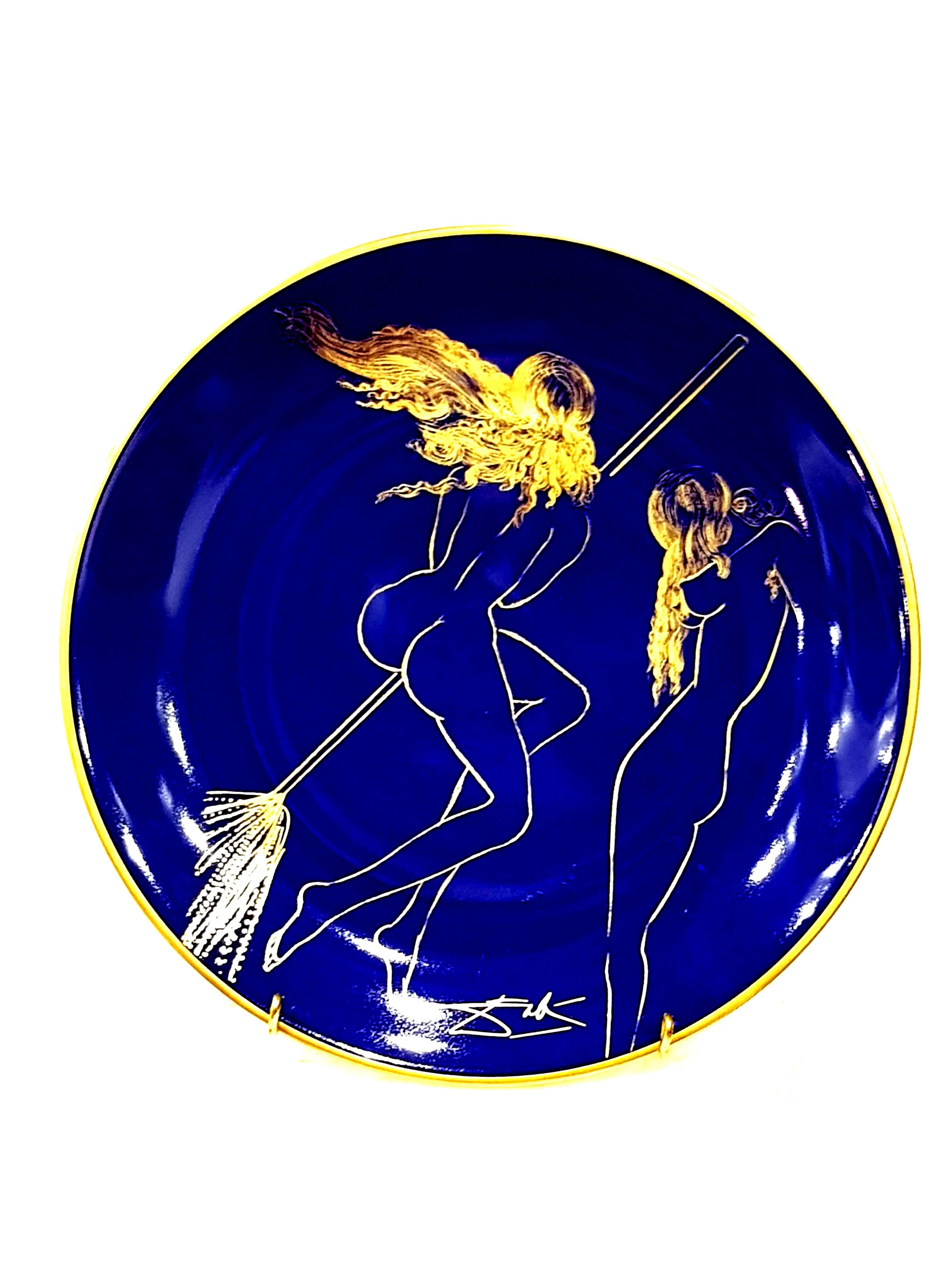 Sabat - Porcelaine de Limoges bleue et or - Mixed Media Art de (after) Salvador Dali