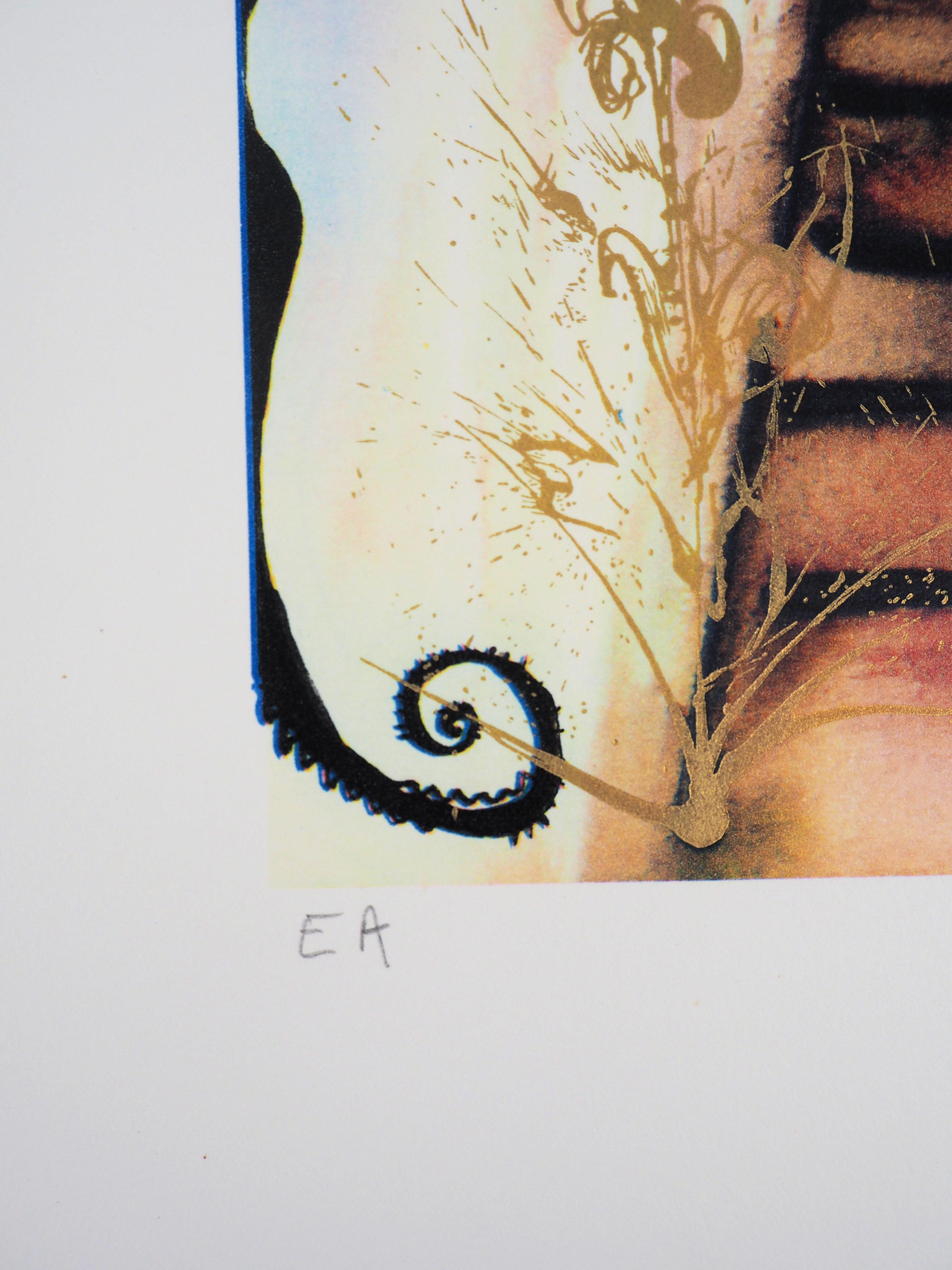 Salvador DALI
Alice nel Paese delle Meraviglie: Il coniglio manda una banconota, 1968

Heliogravure e xilografia
Firmato a mano a matita
Firma stampata nella lastra
E.A giustificato (prova d'artista)
Su pergamena Rives 57,5 x 45 cm (circa 22,6 x