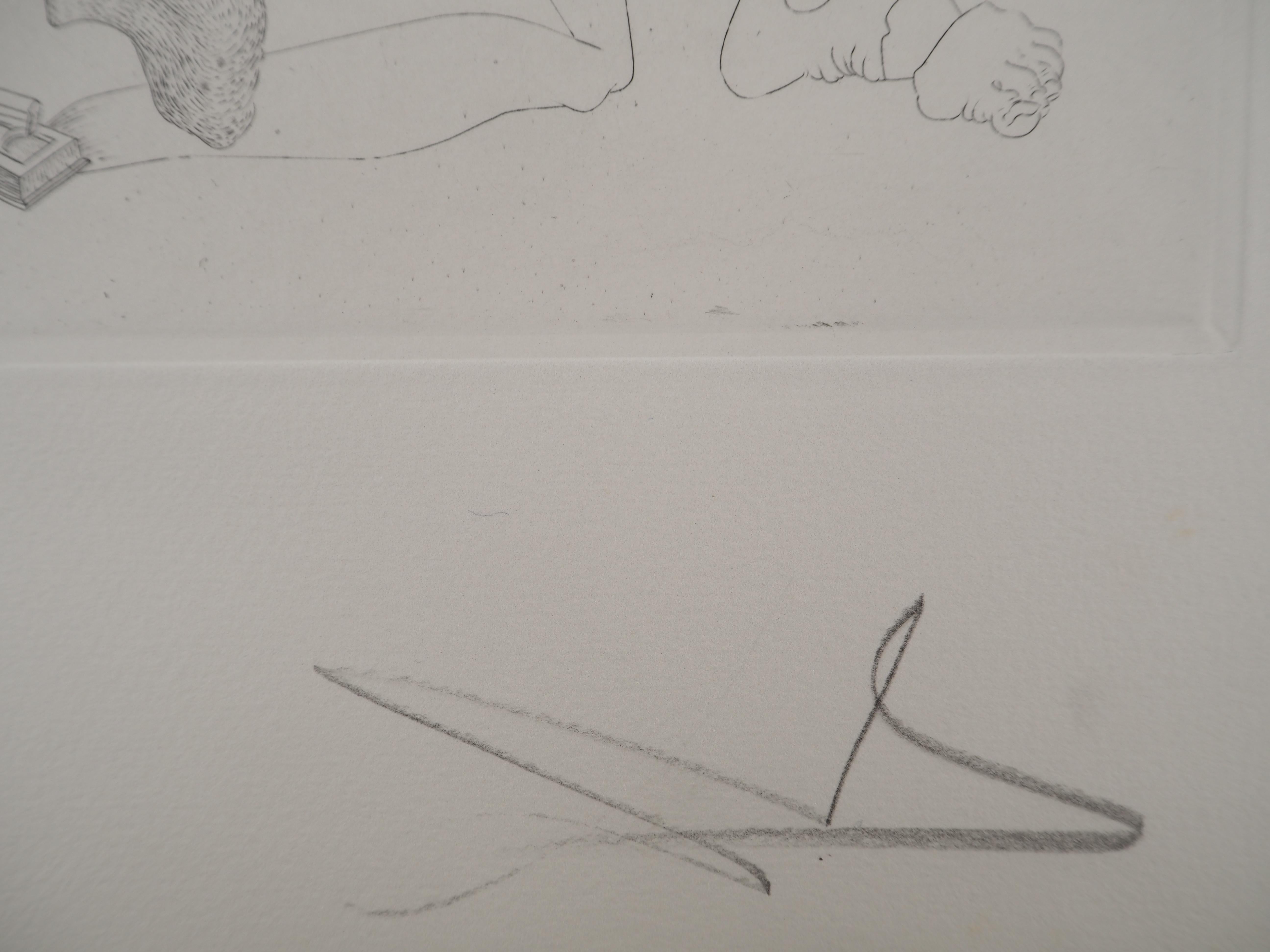 Salvador Dali
Le combat, 1975

Gravure originale 
Signé au crayon 
Limité à 100 exemplaires (Ici numéroté 52)
Sur vélin d'Arches  32.5 x 25 cm (c. 12.7 x 9.8 in)

REFERENCES :
- Catalogue raisonne Field #34-2
- Catalogue raisonné Michler & Lopsinger