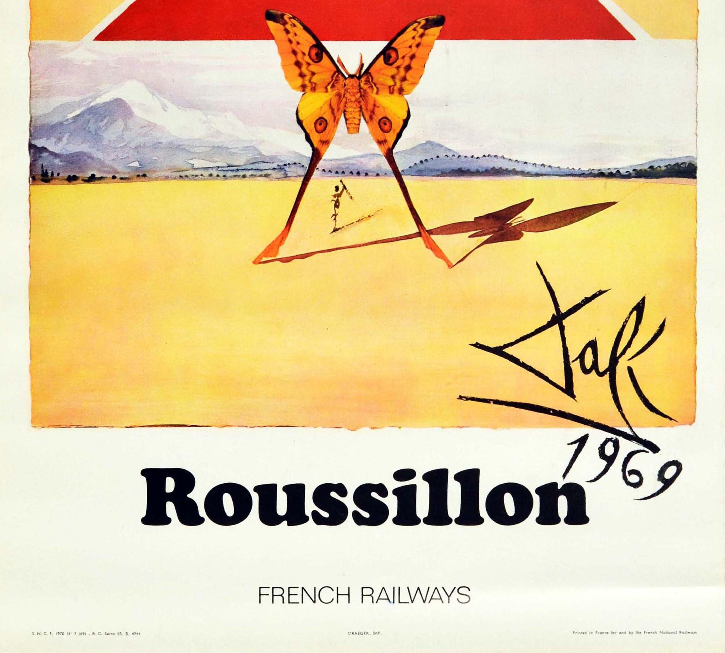 Affiche vintage d'origine Roussillon de Dali pour la SNCF Railways - Dessin de papillon - Surréalisme Print par Salvador Dalí