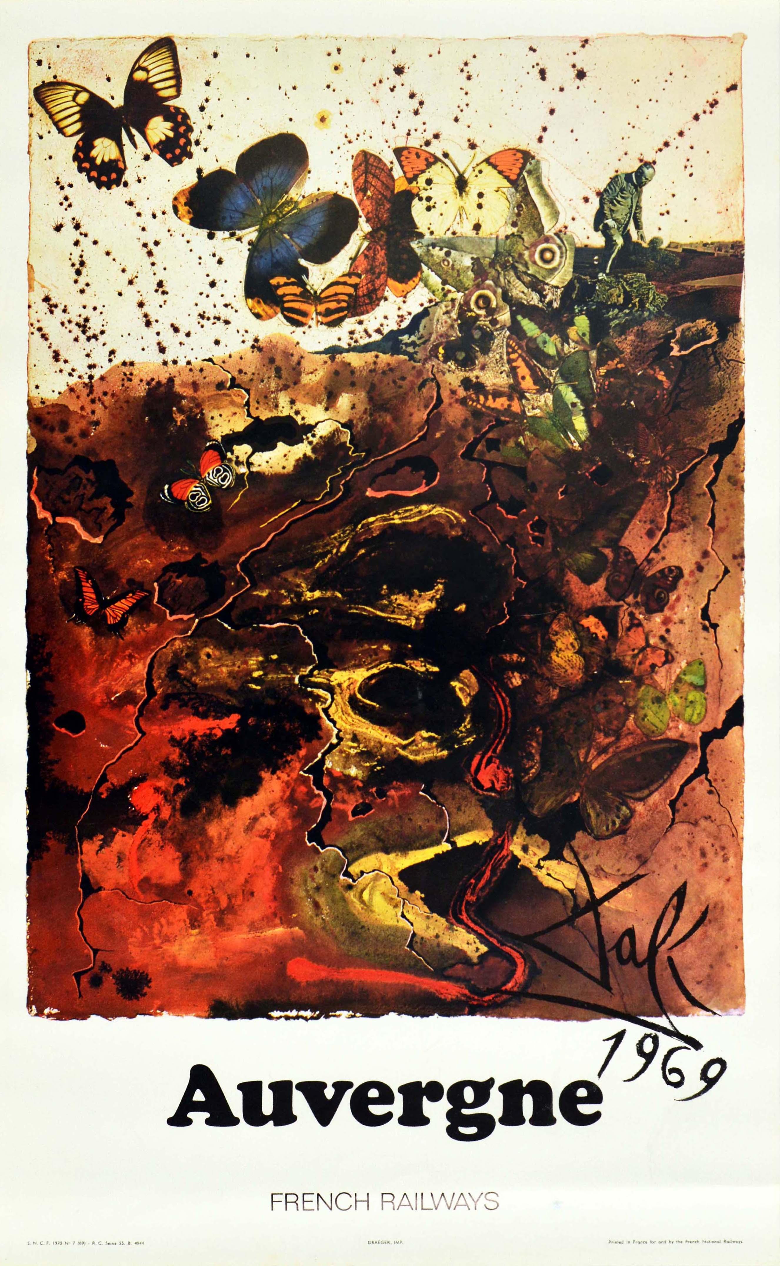 Print Salvador Dalí - Affiche rétro originale des chemins de fer, Auvergne, par Dali pour la SNCF, Papillon, Art abstrait
